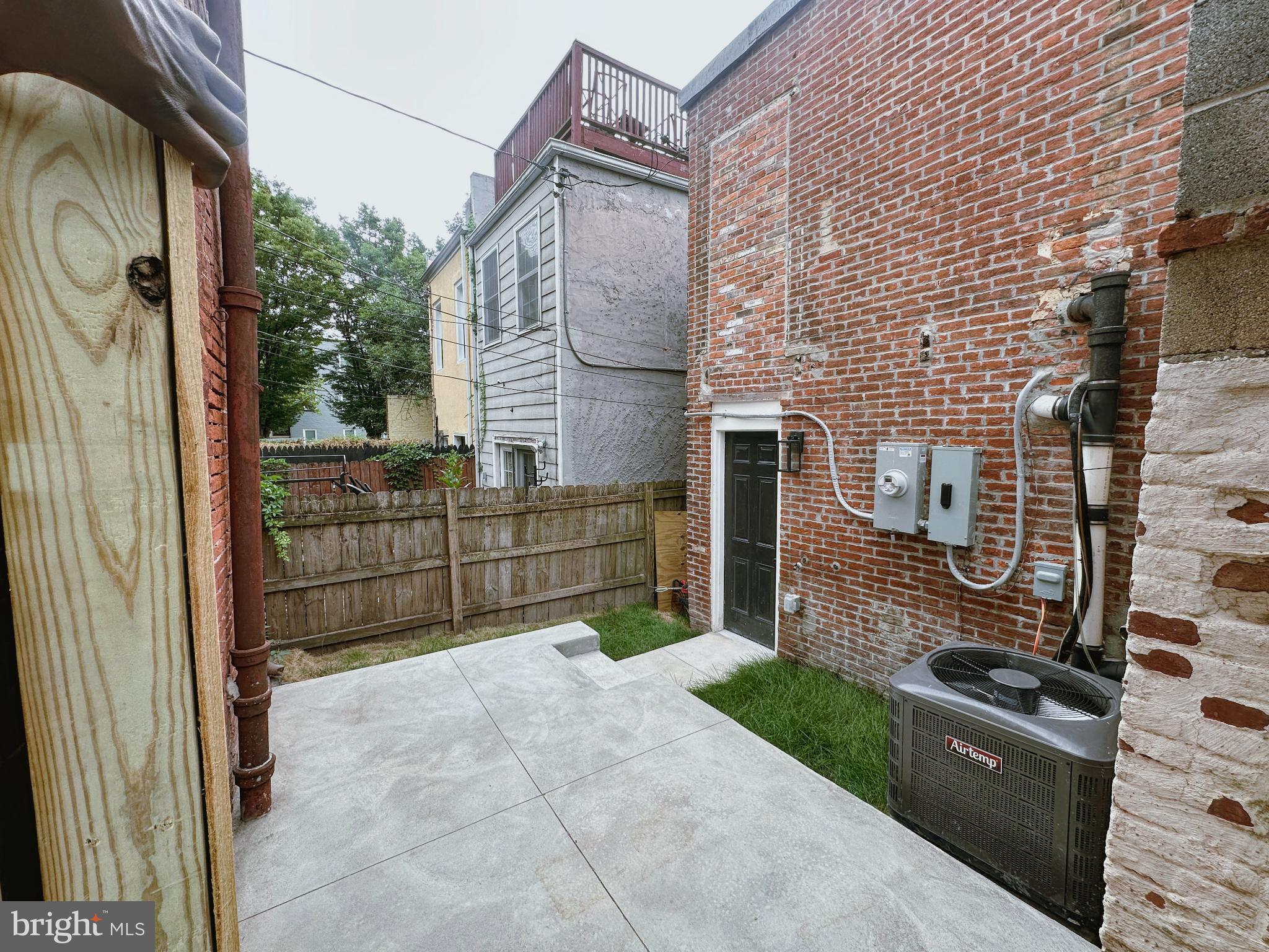 HOLLINS MARKET - Residential