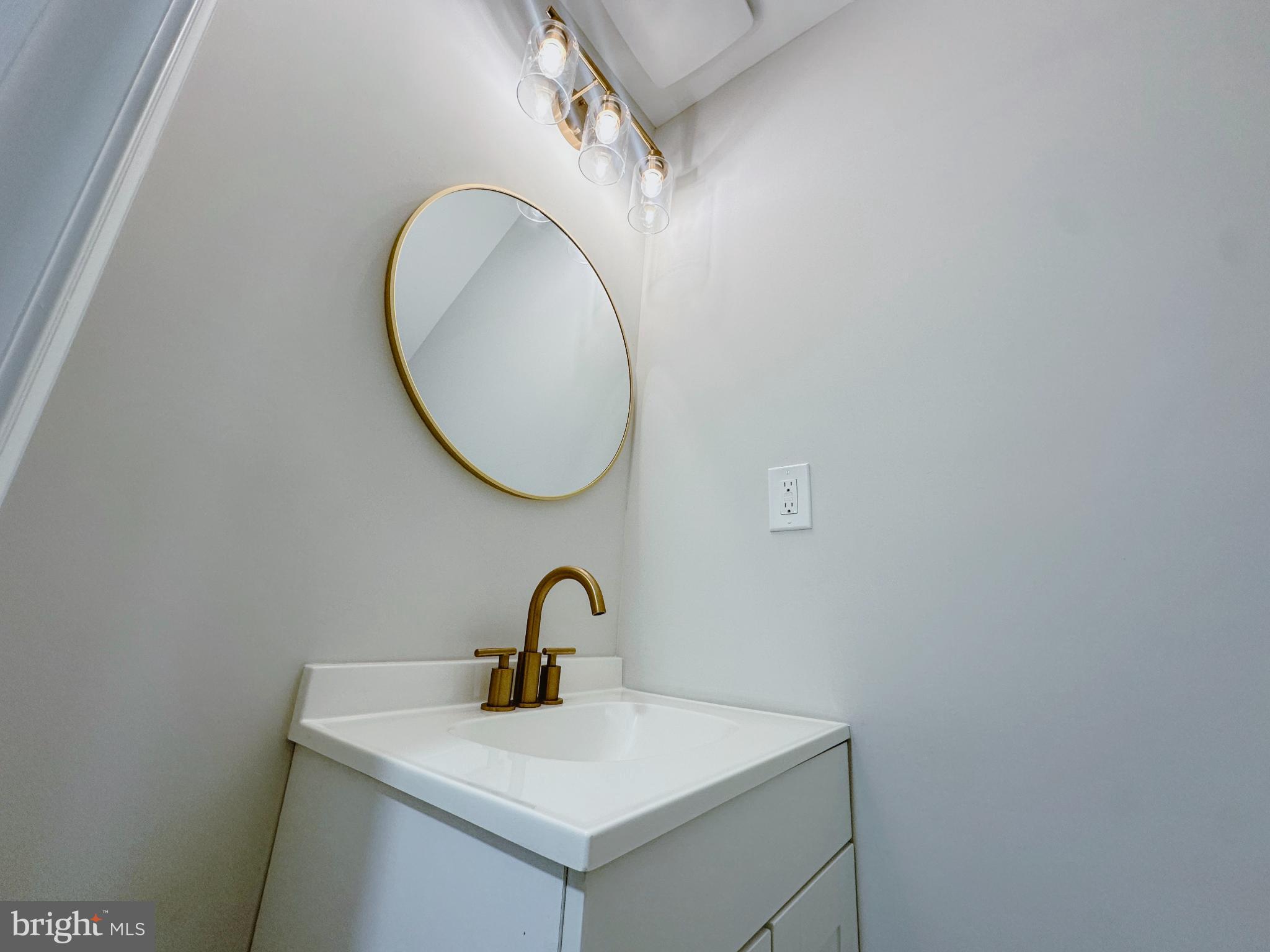 HOLLINS MARKET - Residential