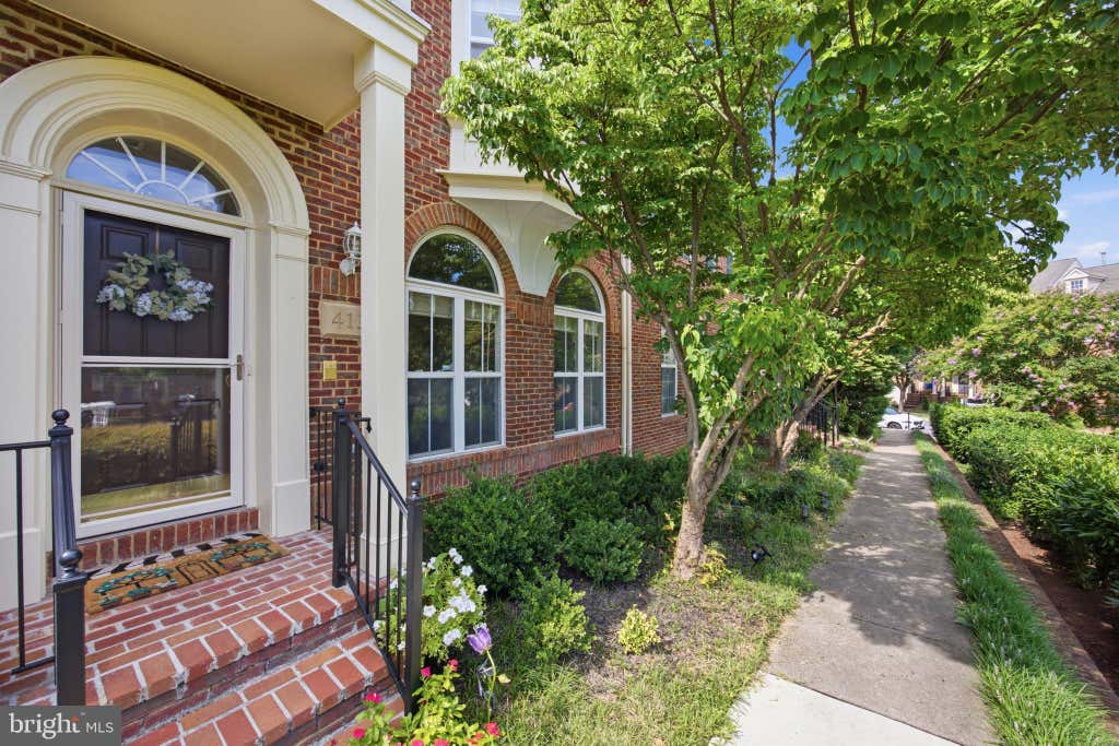 Photo of 413 Longhorn Crescent, ROCKVILLE, MD 20850 (MLS # MDMC2252636)
