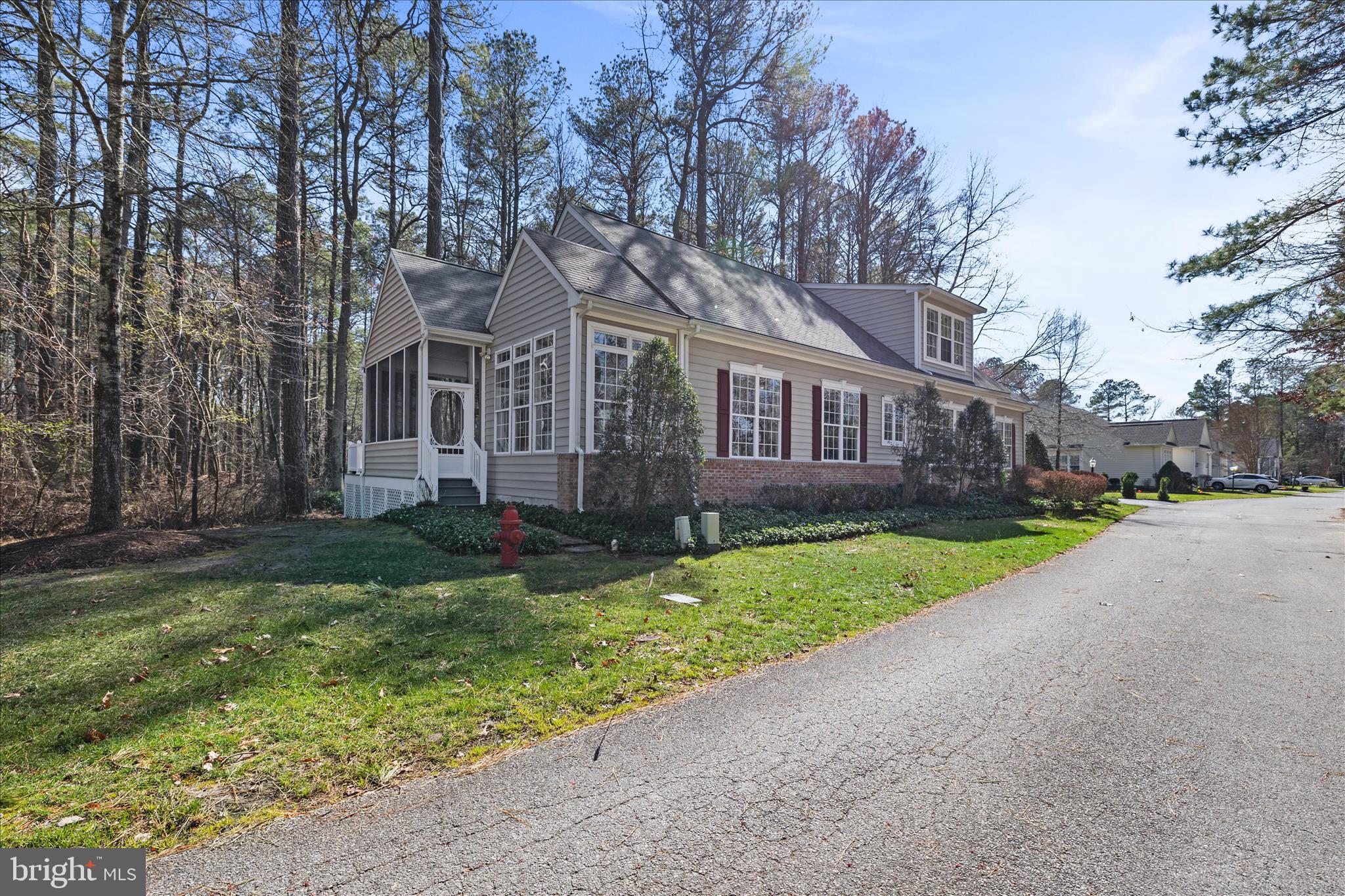 5 FREEPORT LANE