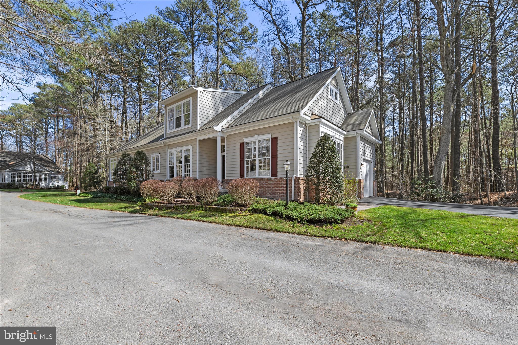 5 FREEPORT LANE