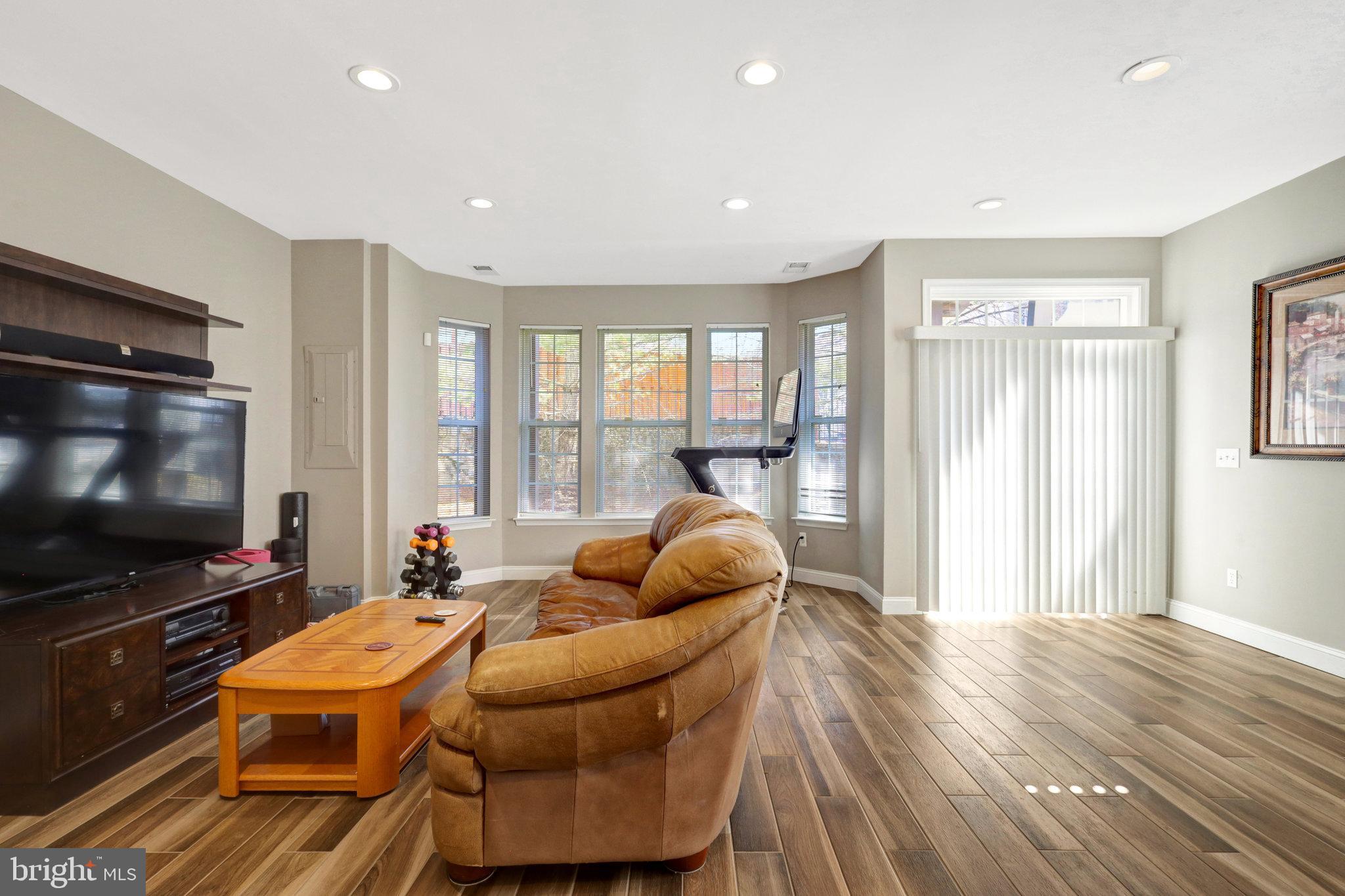 HAWTHORNE - Residential