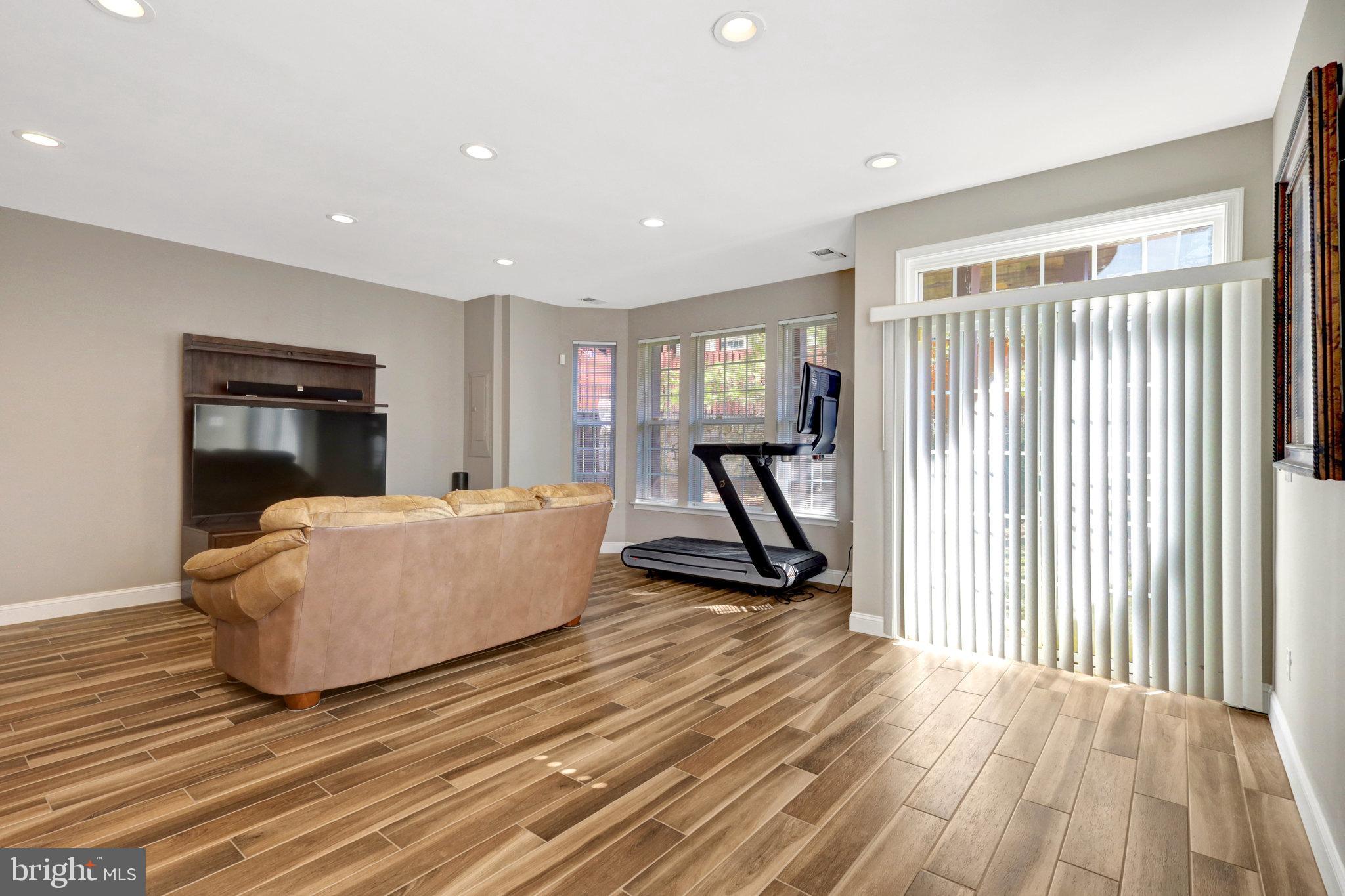 HAWTHORNE - Residential