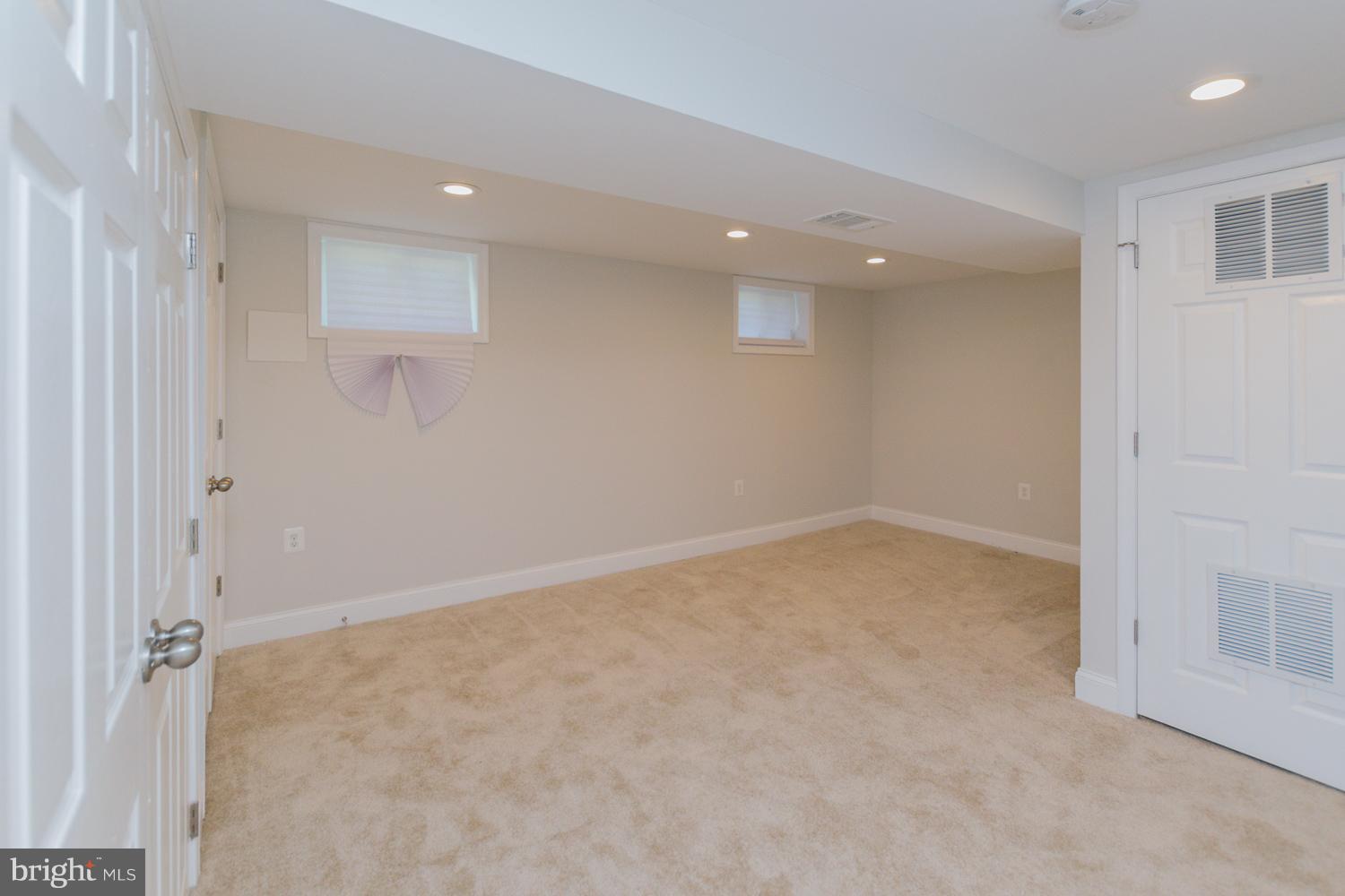 HOLLY PARK - Residential