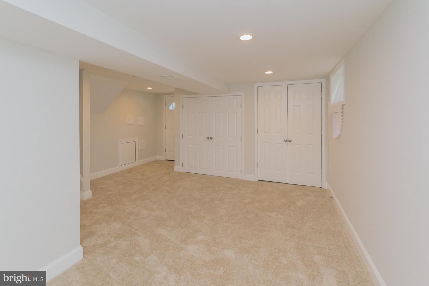 HOLLY PARK - Residential