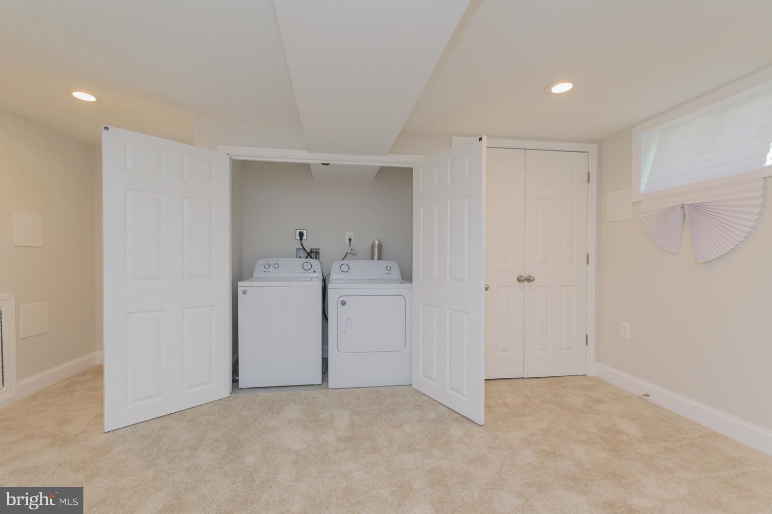 HOLLY PARK - Residential