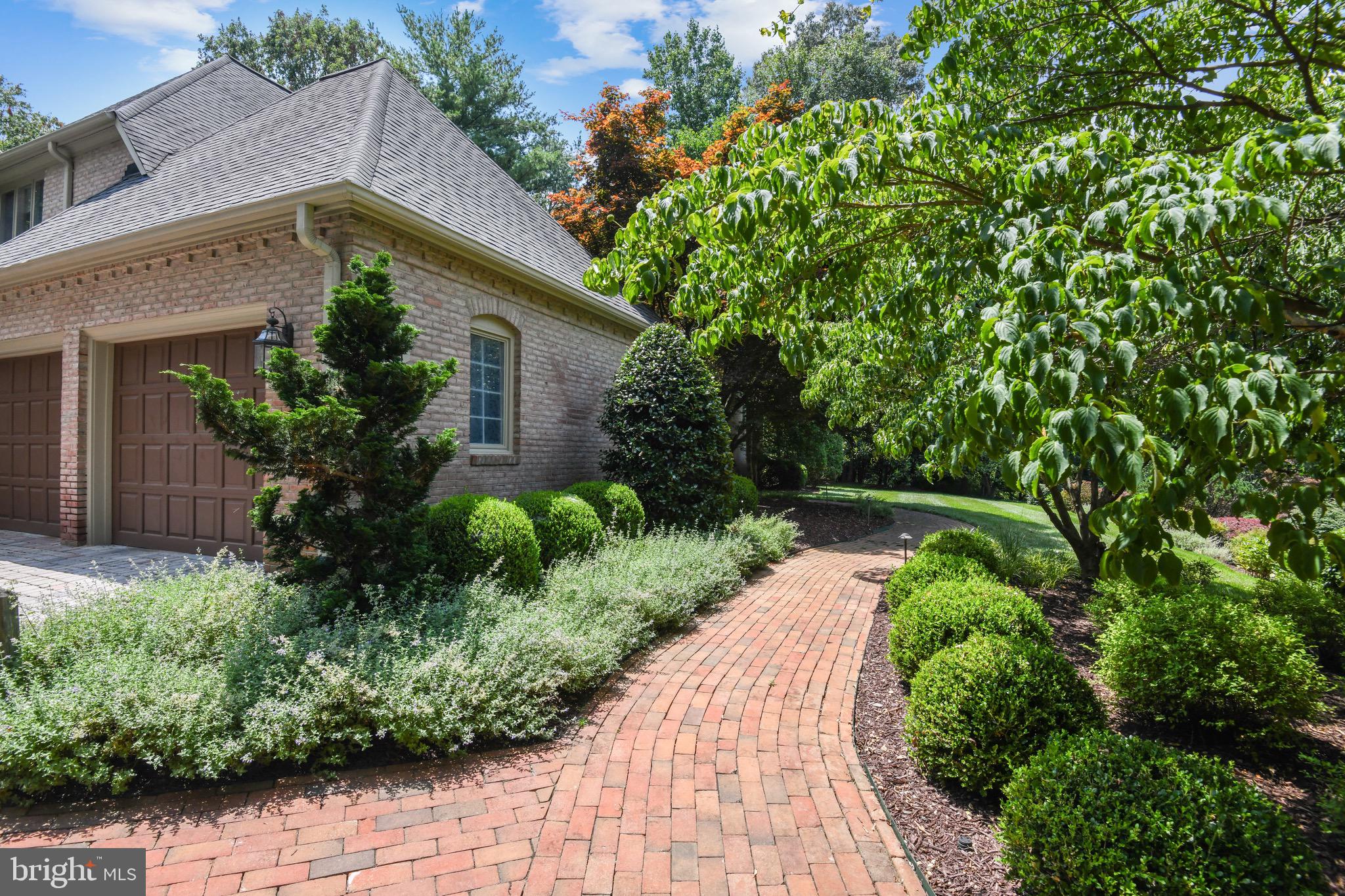 HUNTER'S CREST - Residential