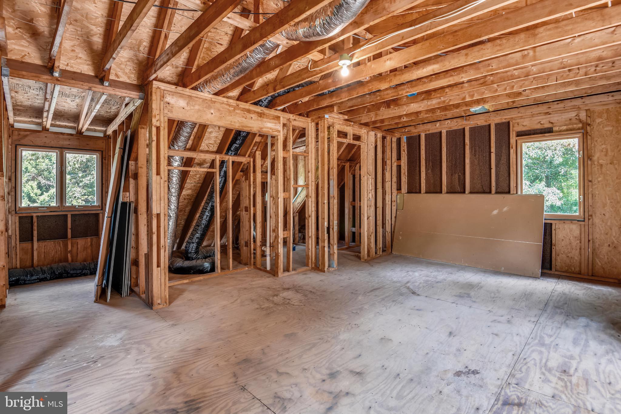 HUNTER'S CREST - Residential