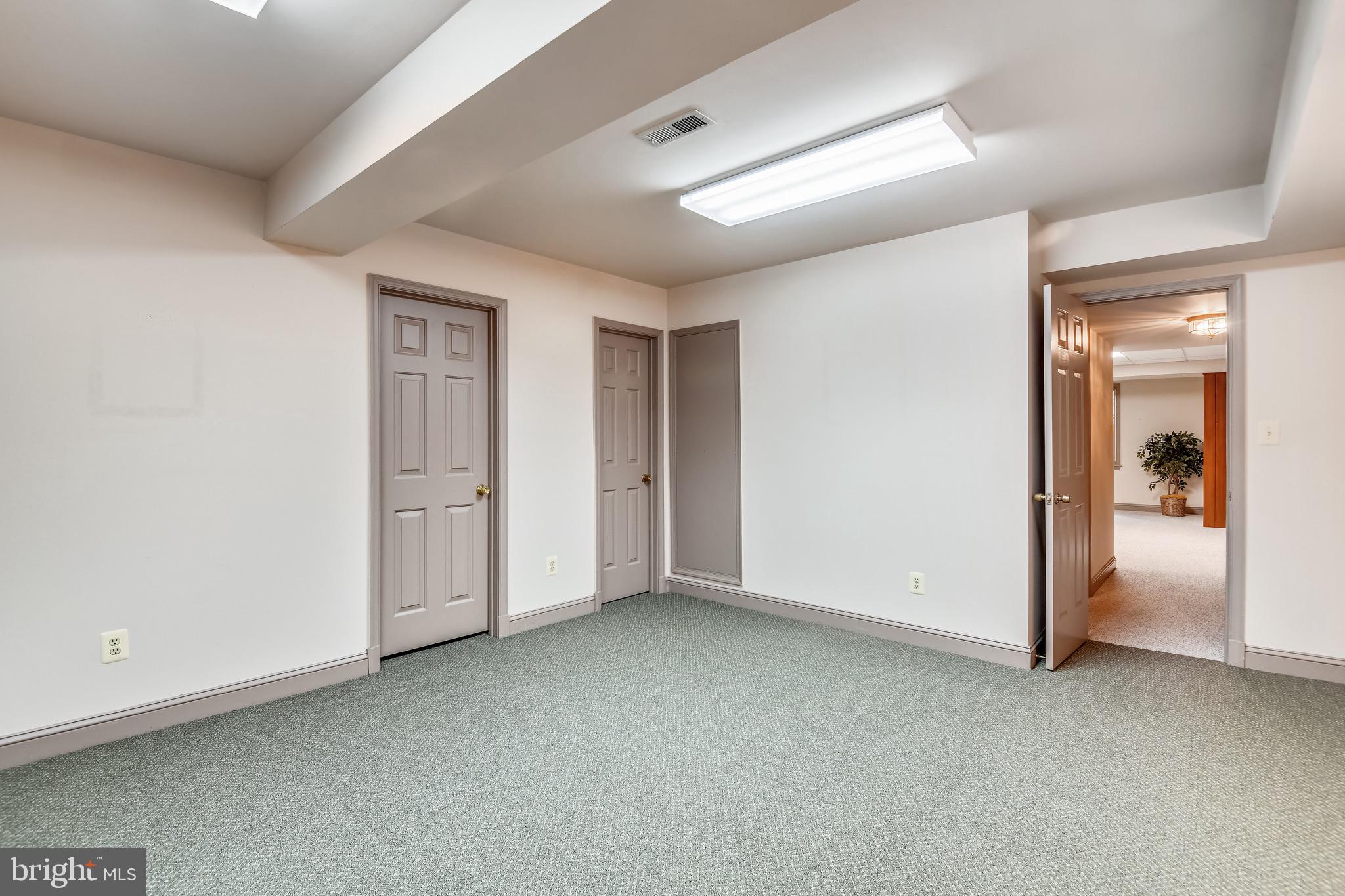 HUNTER'S CREST - Residential