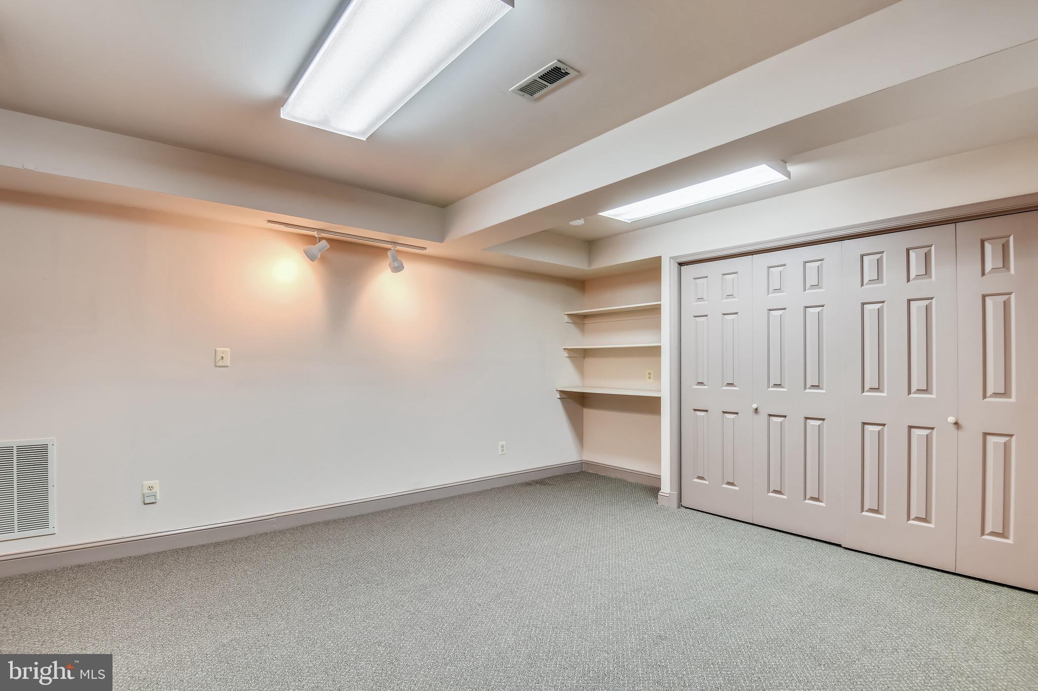 HUNTER'S CREST - Residential