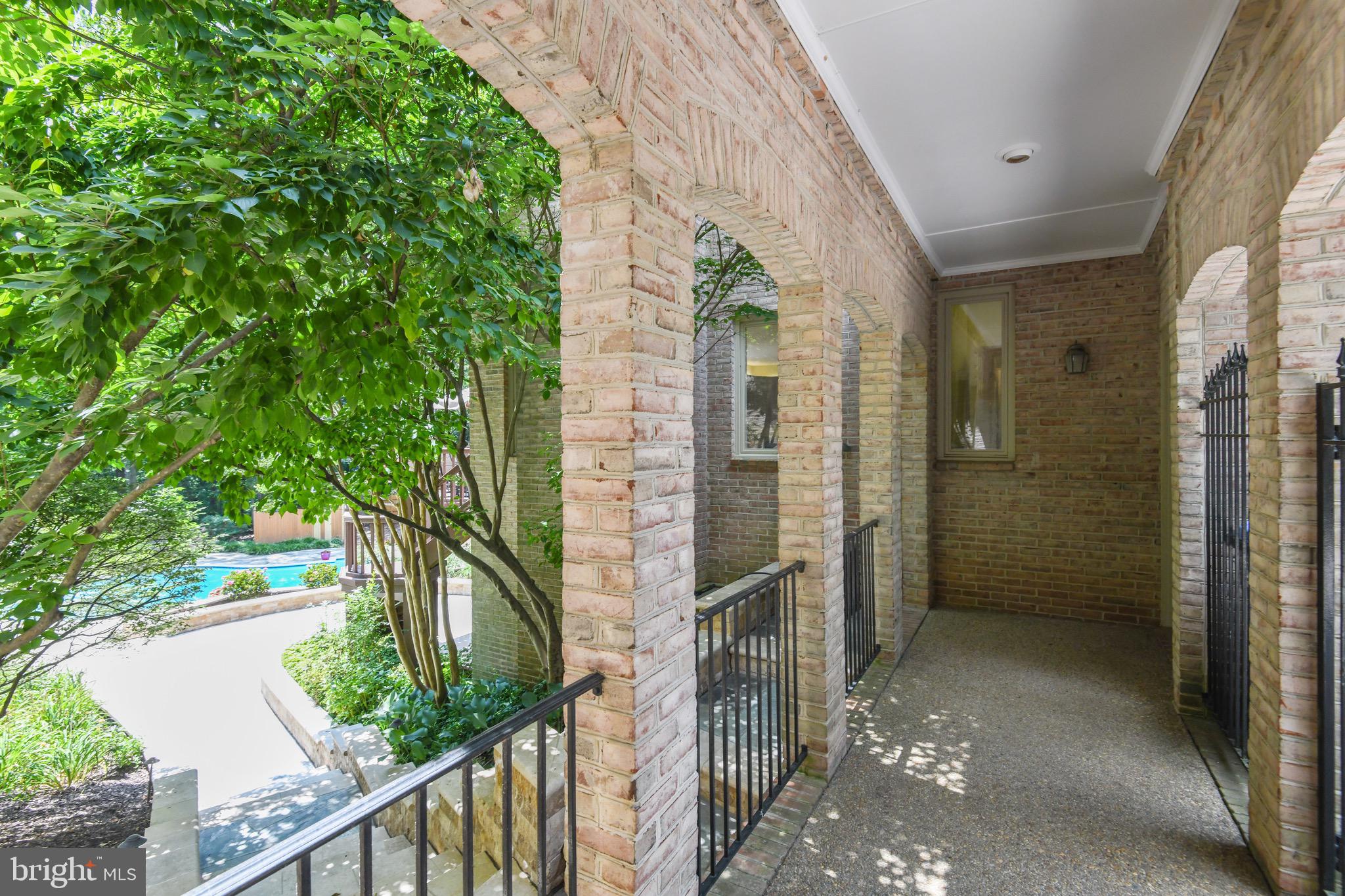 HUNTER'S CREST - Residential