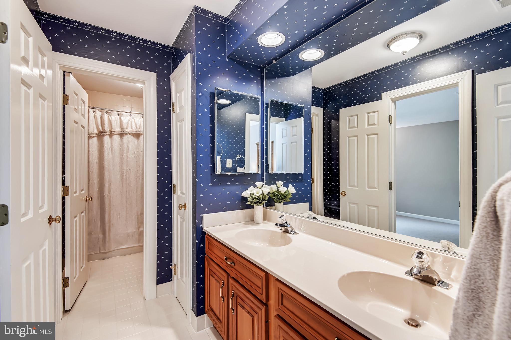 HUNTER'S CREST - Residential