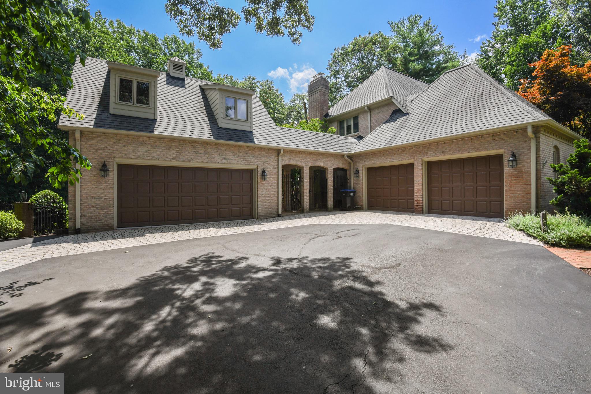 HUNTER'S CREST - Residential