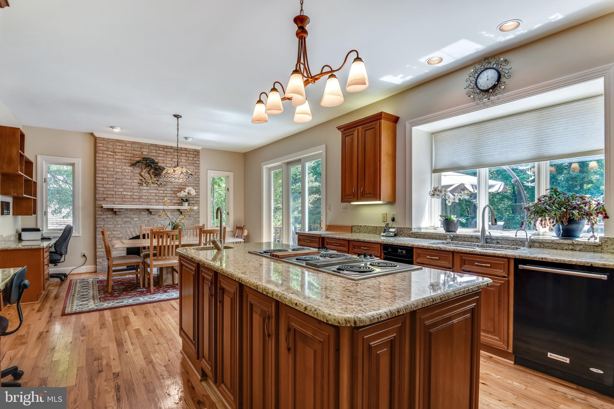 HUNTER'S CREST - Residential