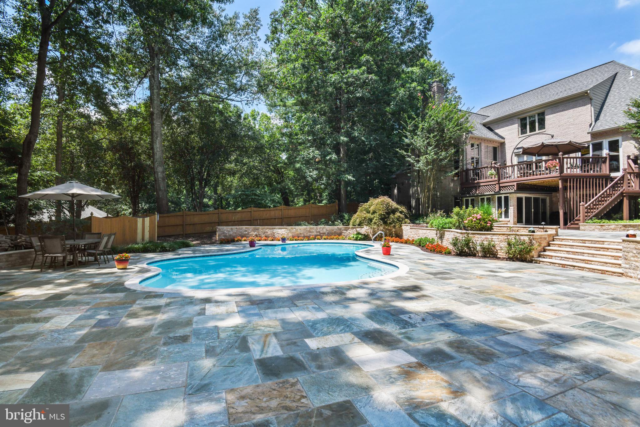 HUNTER'S CREST - Residential