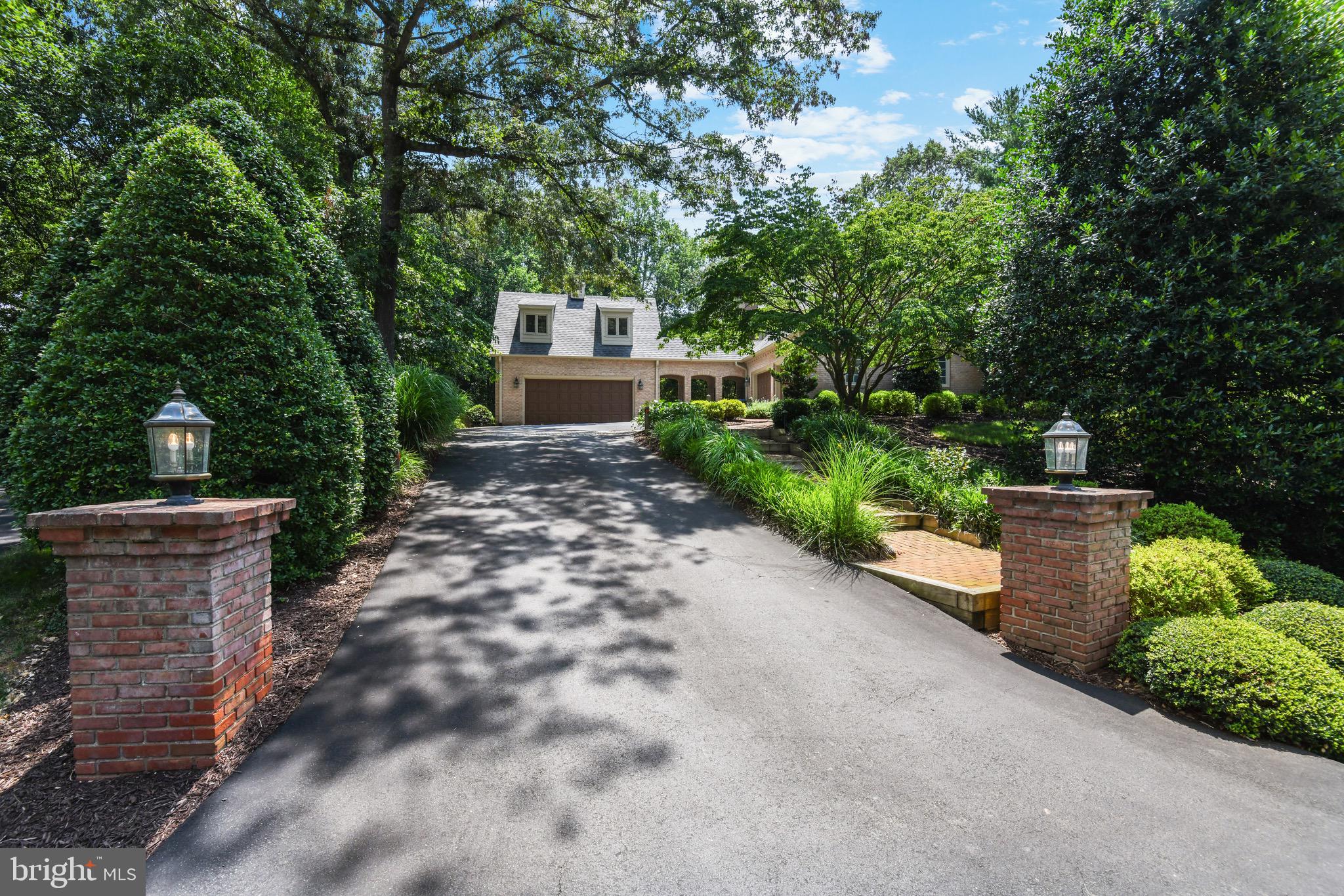 HUNTER'S CREST - Residential