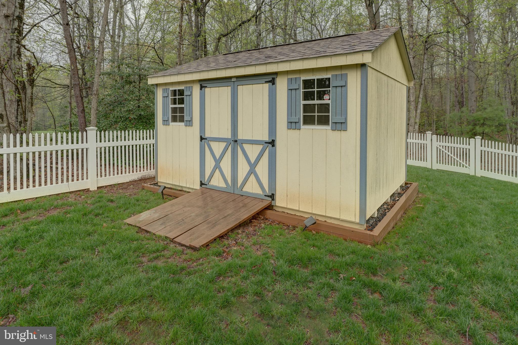 DEER LAKE ESTATES - Residential