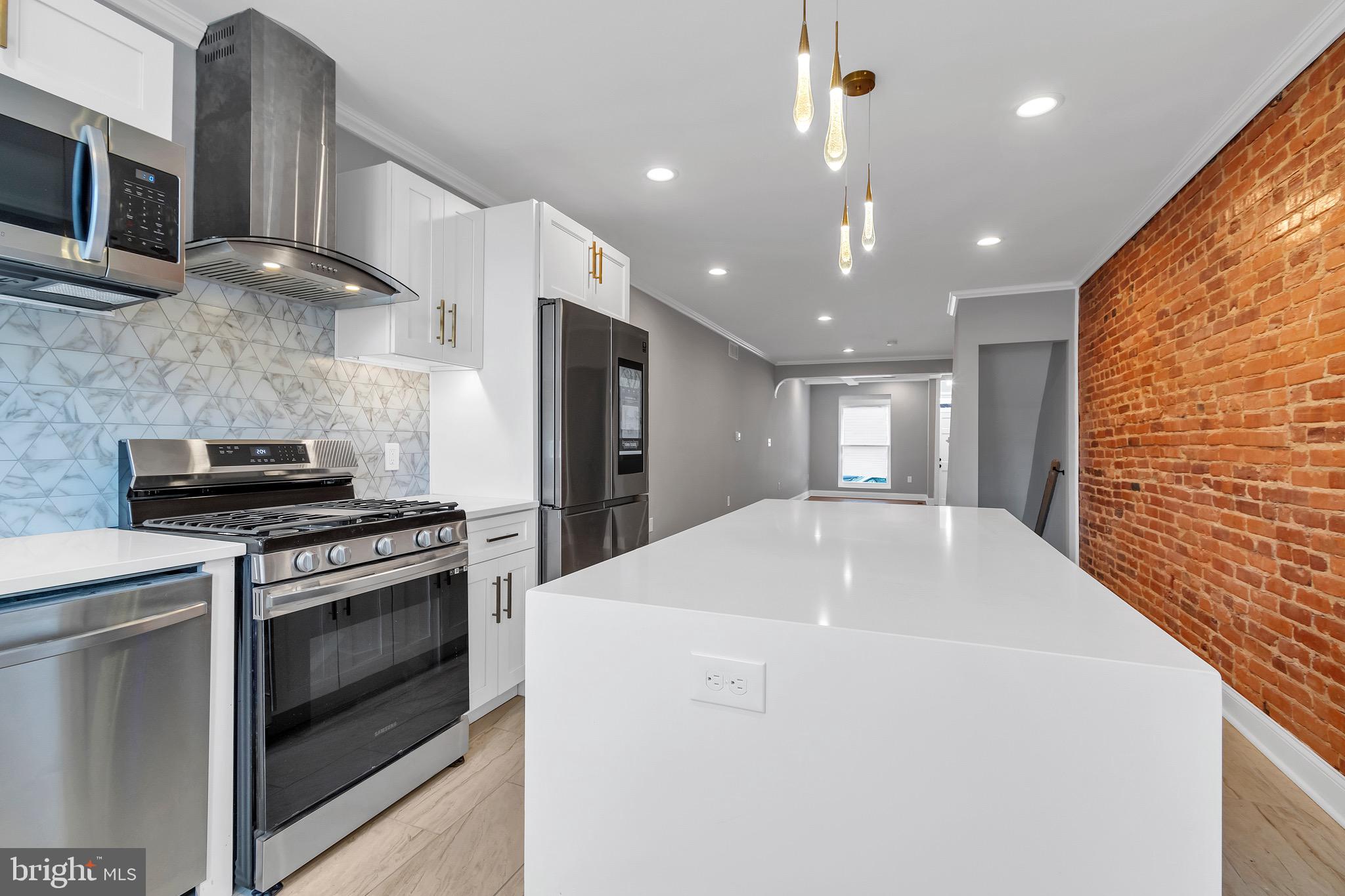 HIGHLANDTOWN - Residential Lease