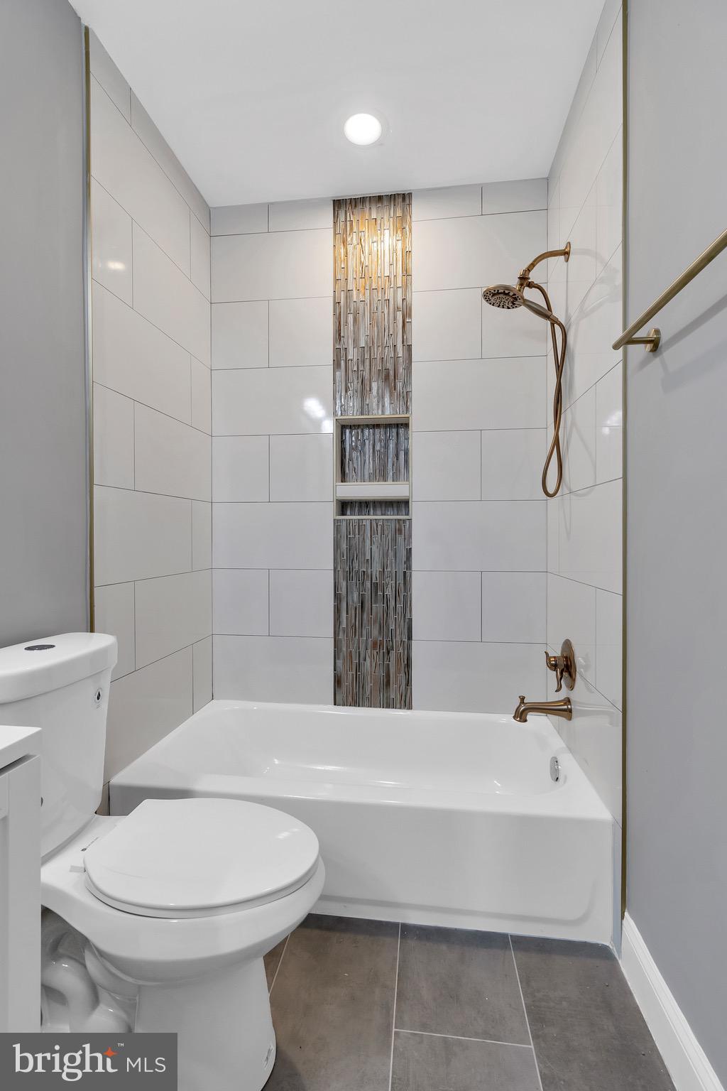 HIGHLANDTOWN - Residential Lease