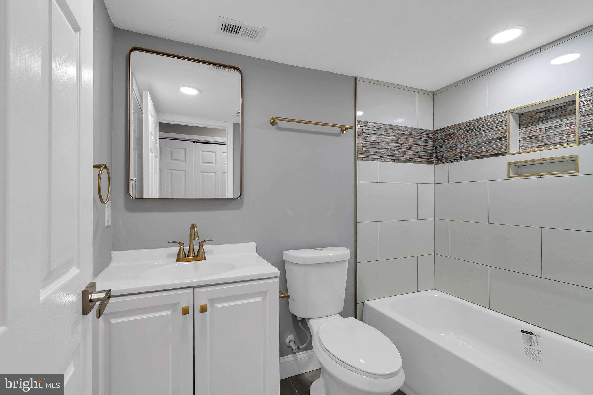 HIGHLANDTOWN - Residential Lease