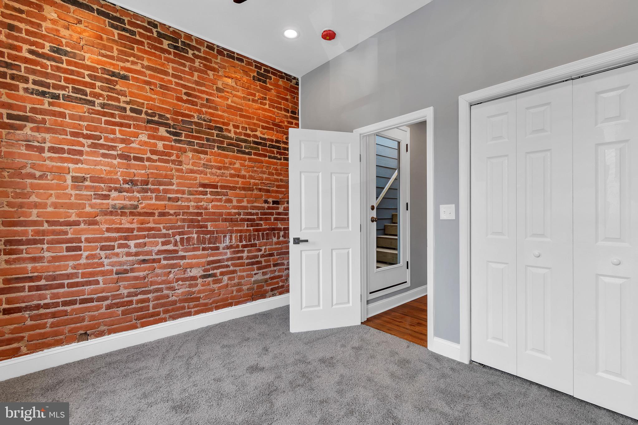 HIGHLANDTOWN - Residential Lease