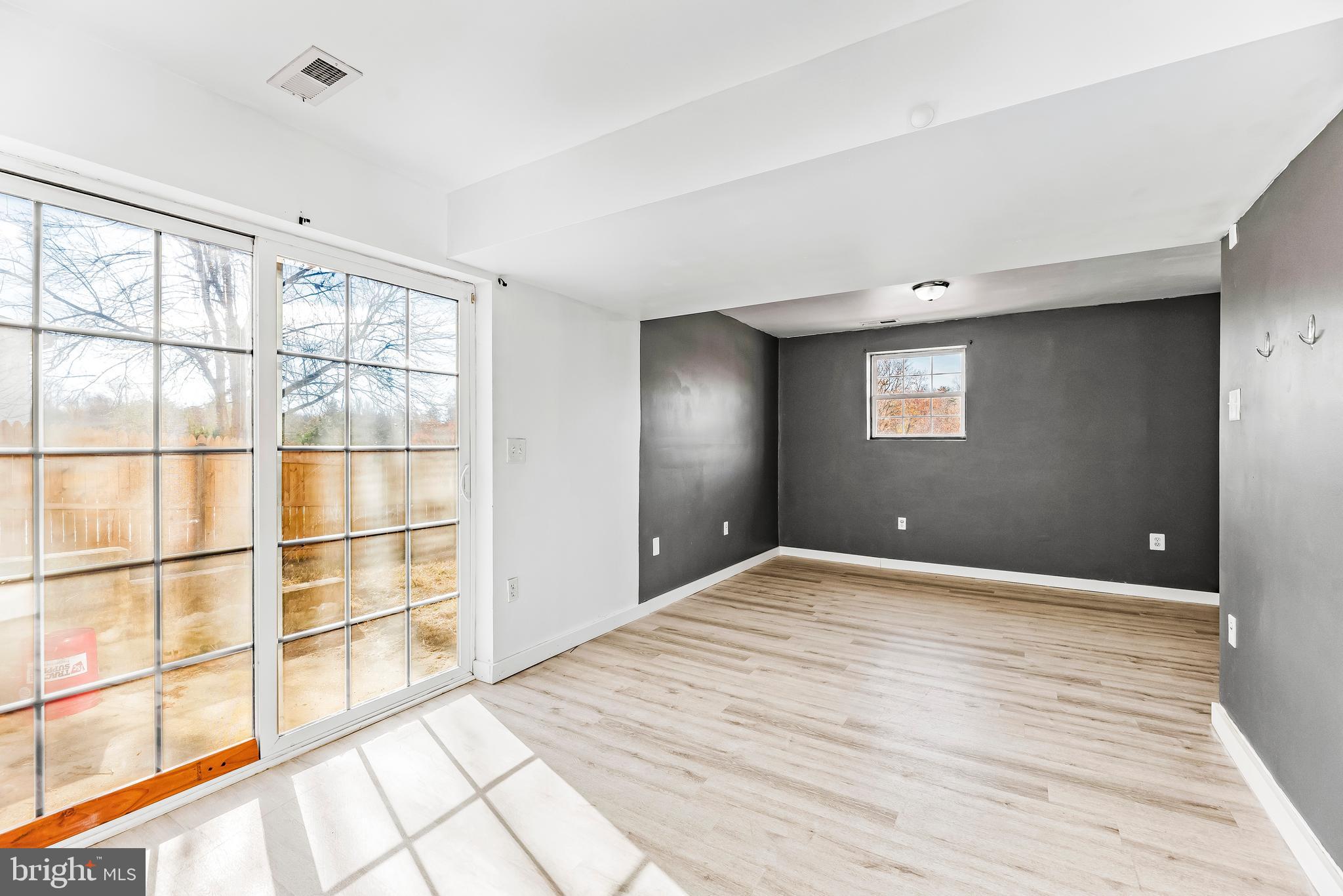 LAUREL RIDGE - Residential