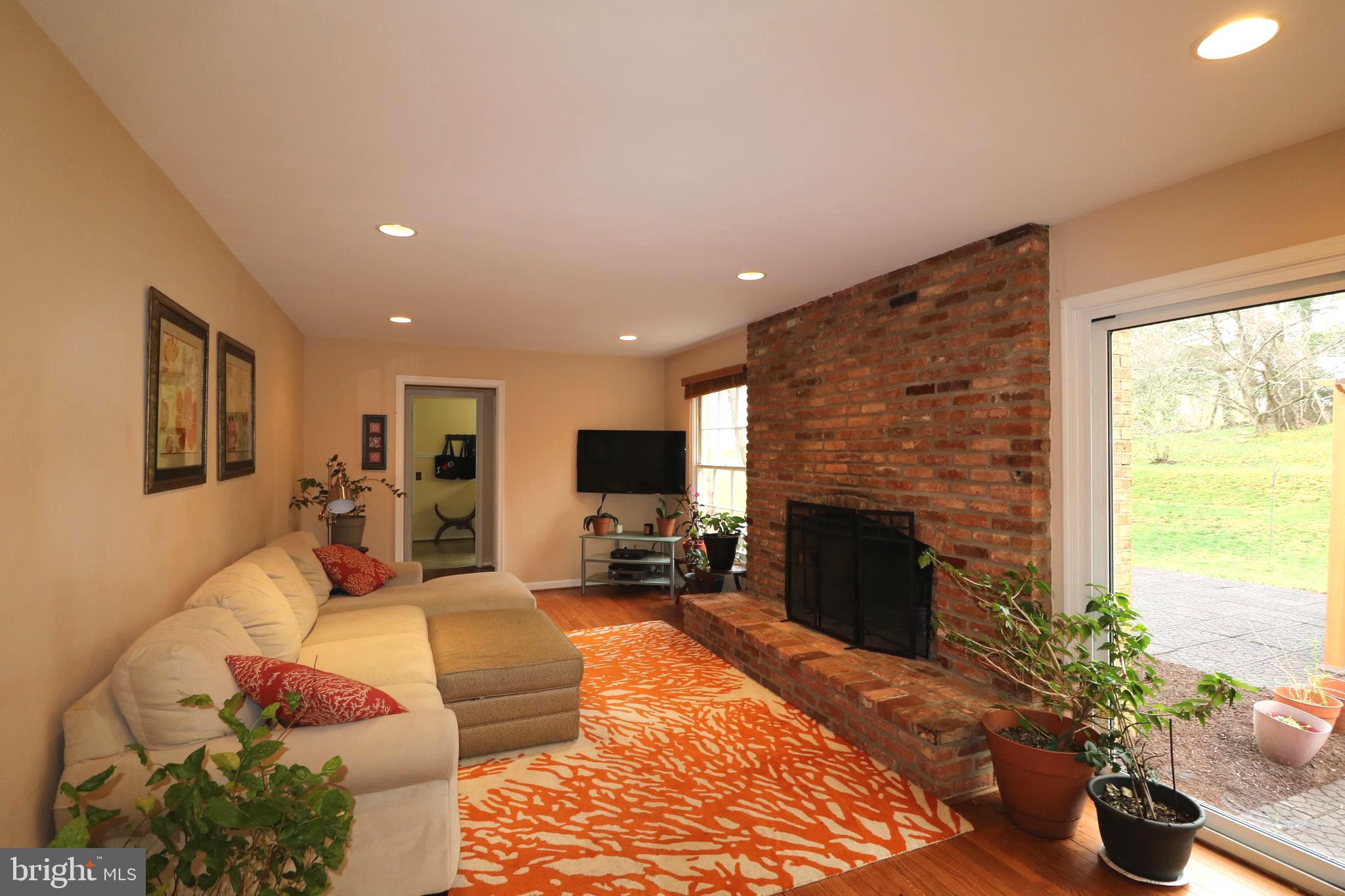 FOX HILLS - Residential Lease