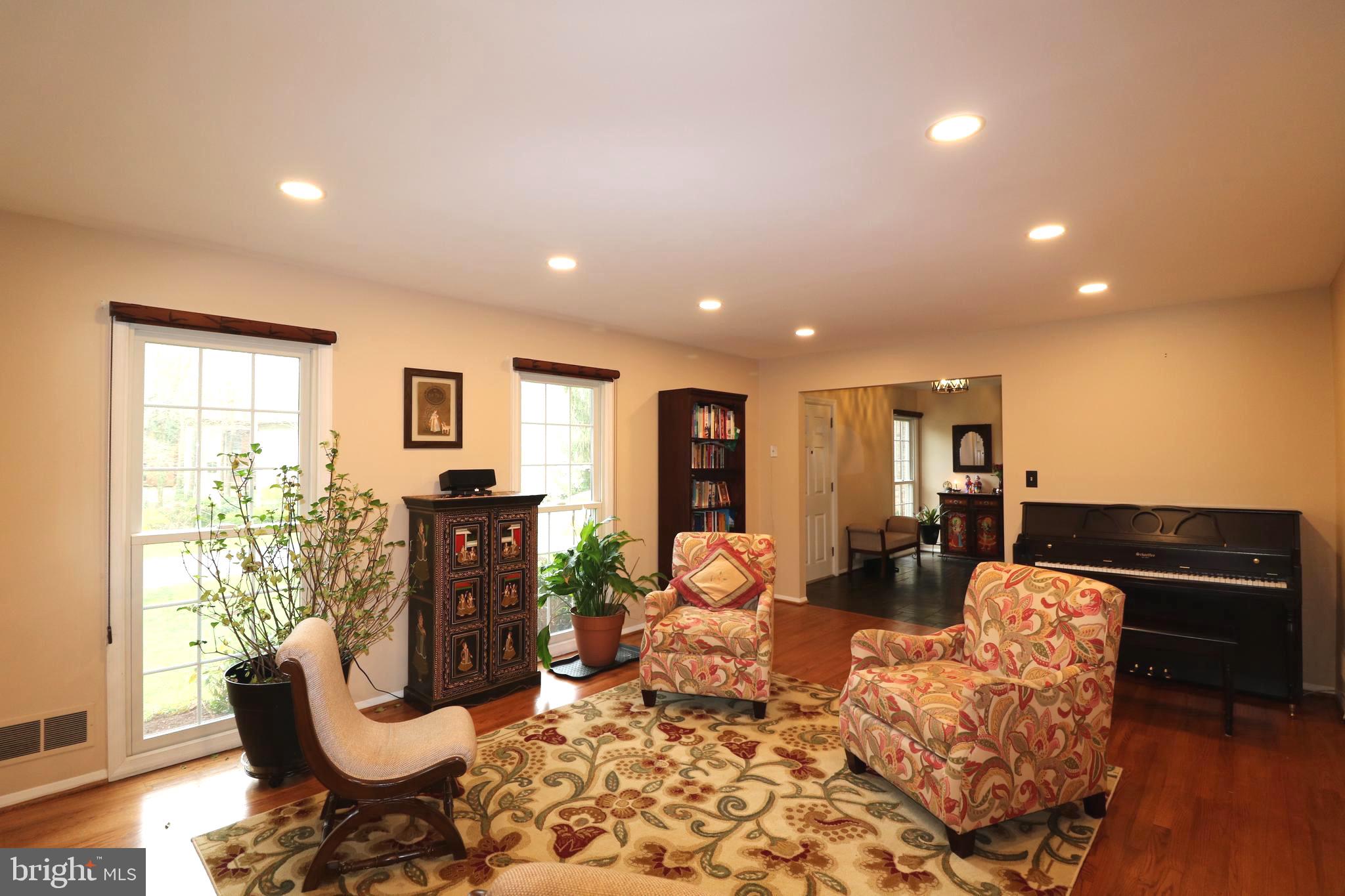 FOX HILLS - Residential Lease