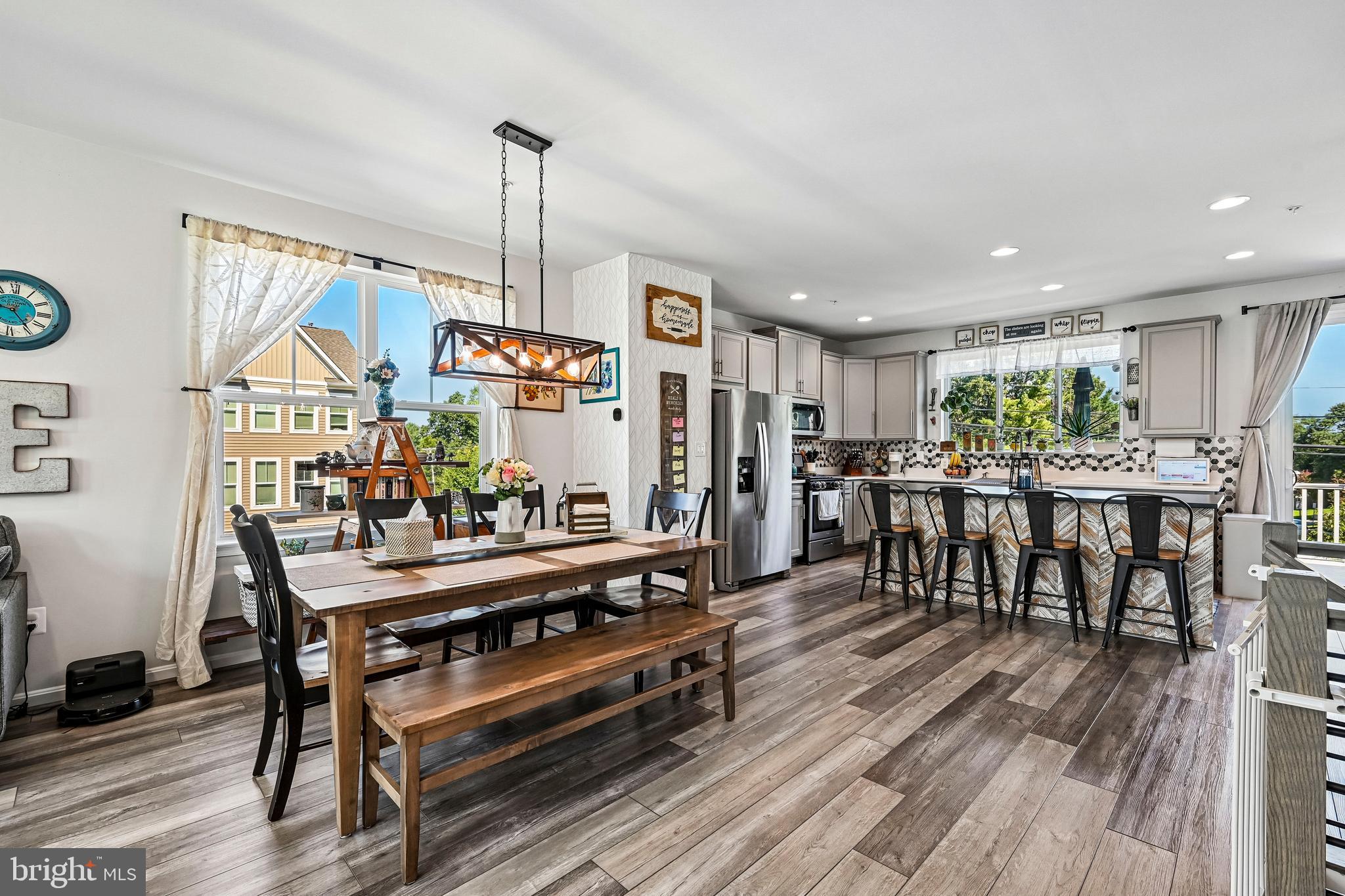 414 VALEVIEW LANE