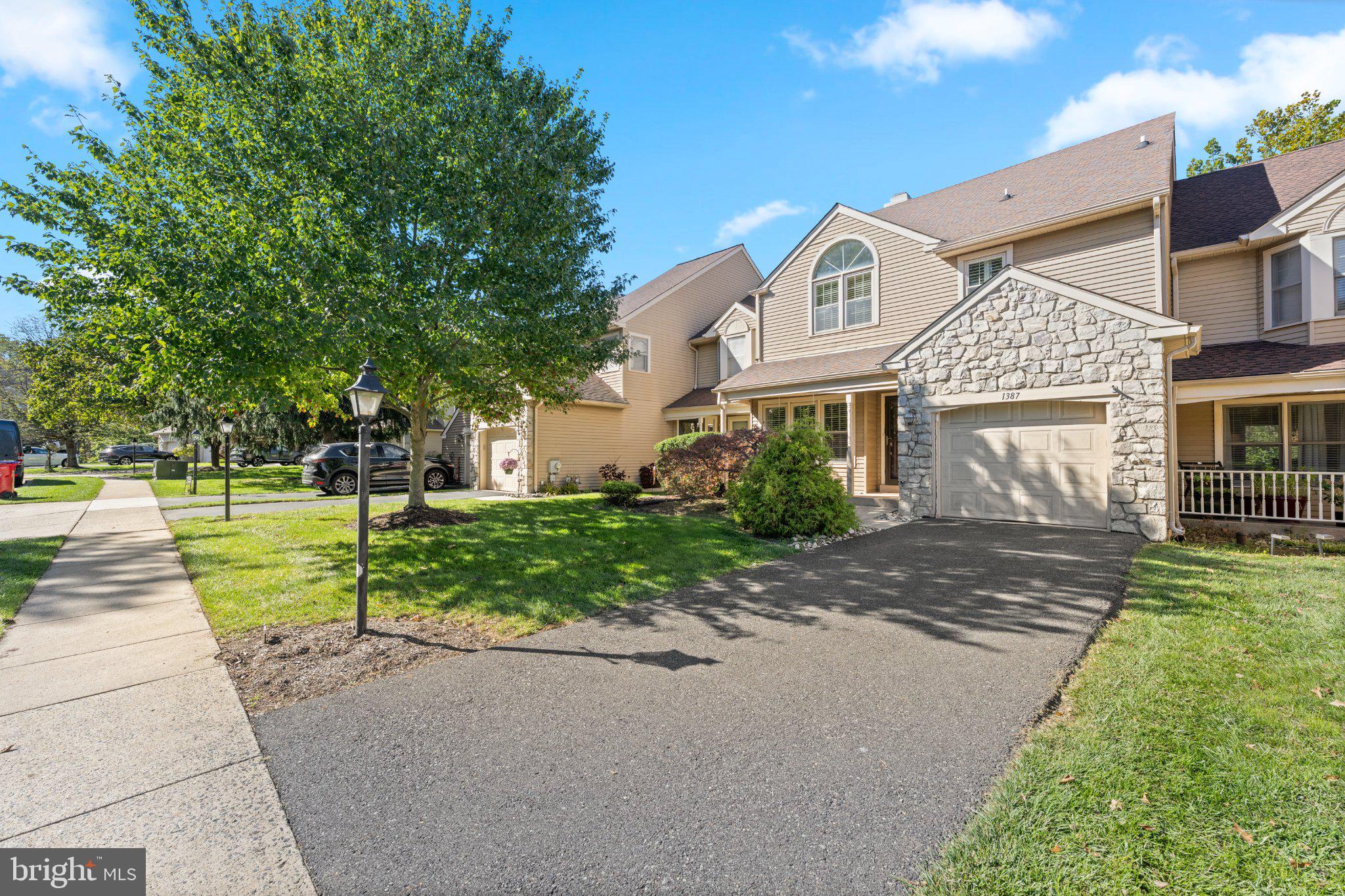1387 GWYNEDALE WAY