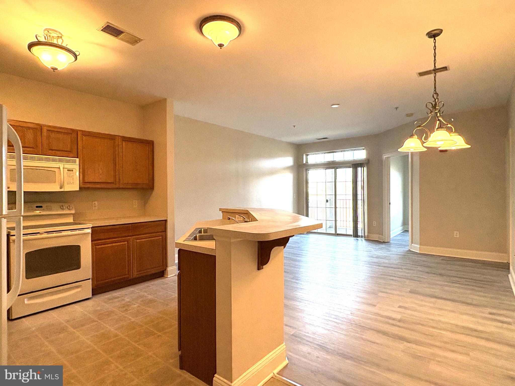 1000 FOUNTAINVIEW CIRCLE 213