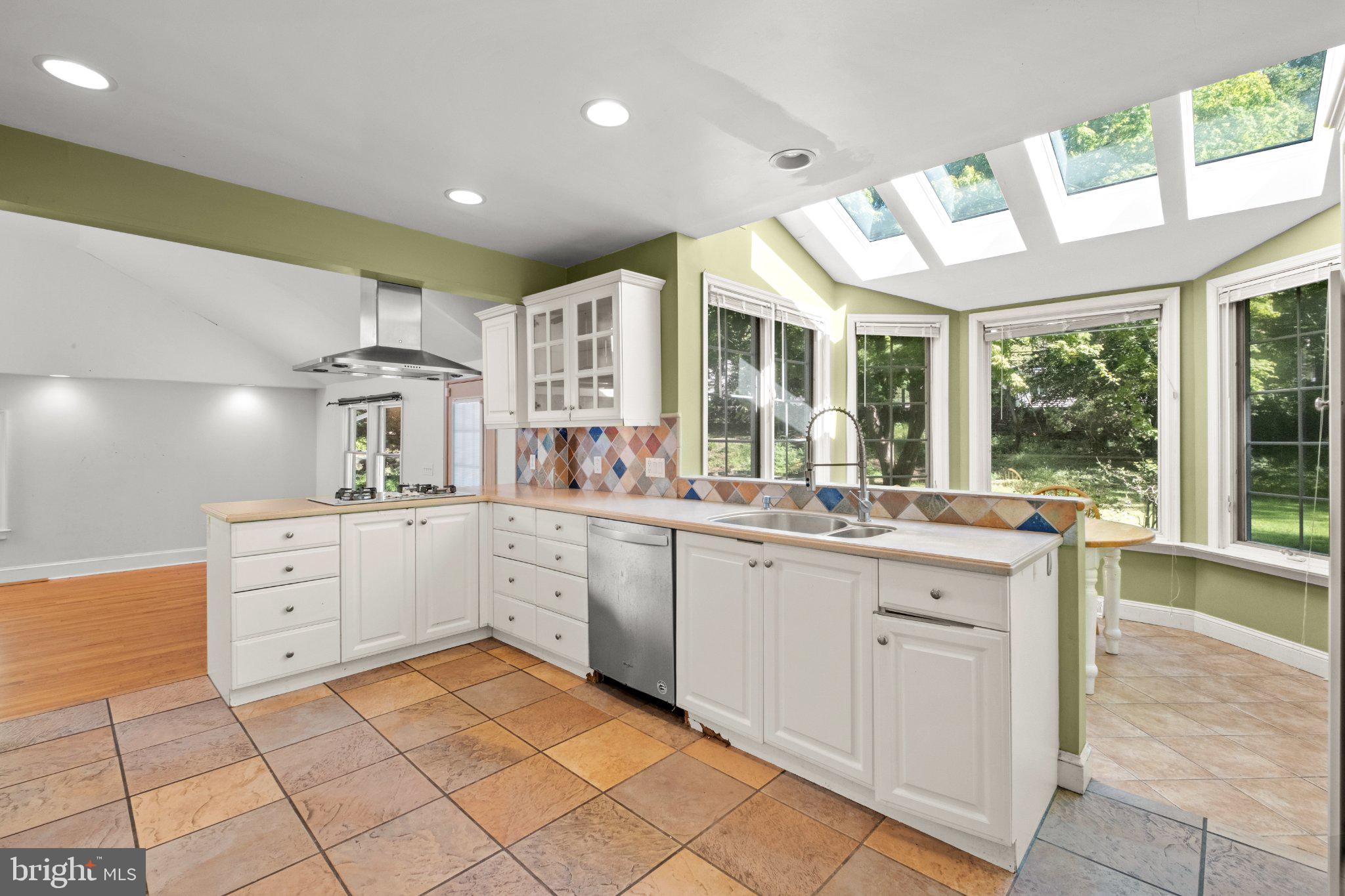 427 COTSWOLD LANE
