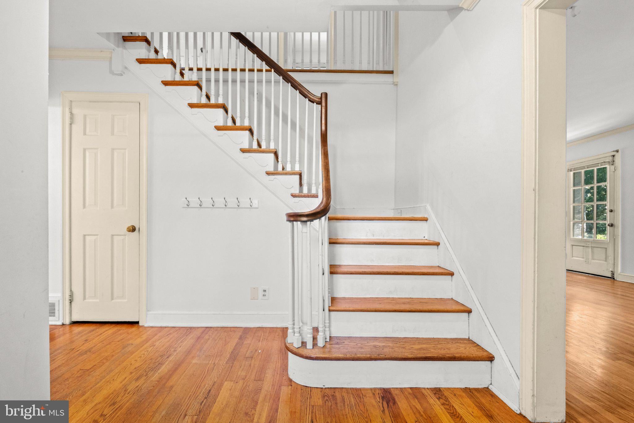 427 COTSWOLD LANE
