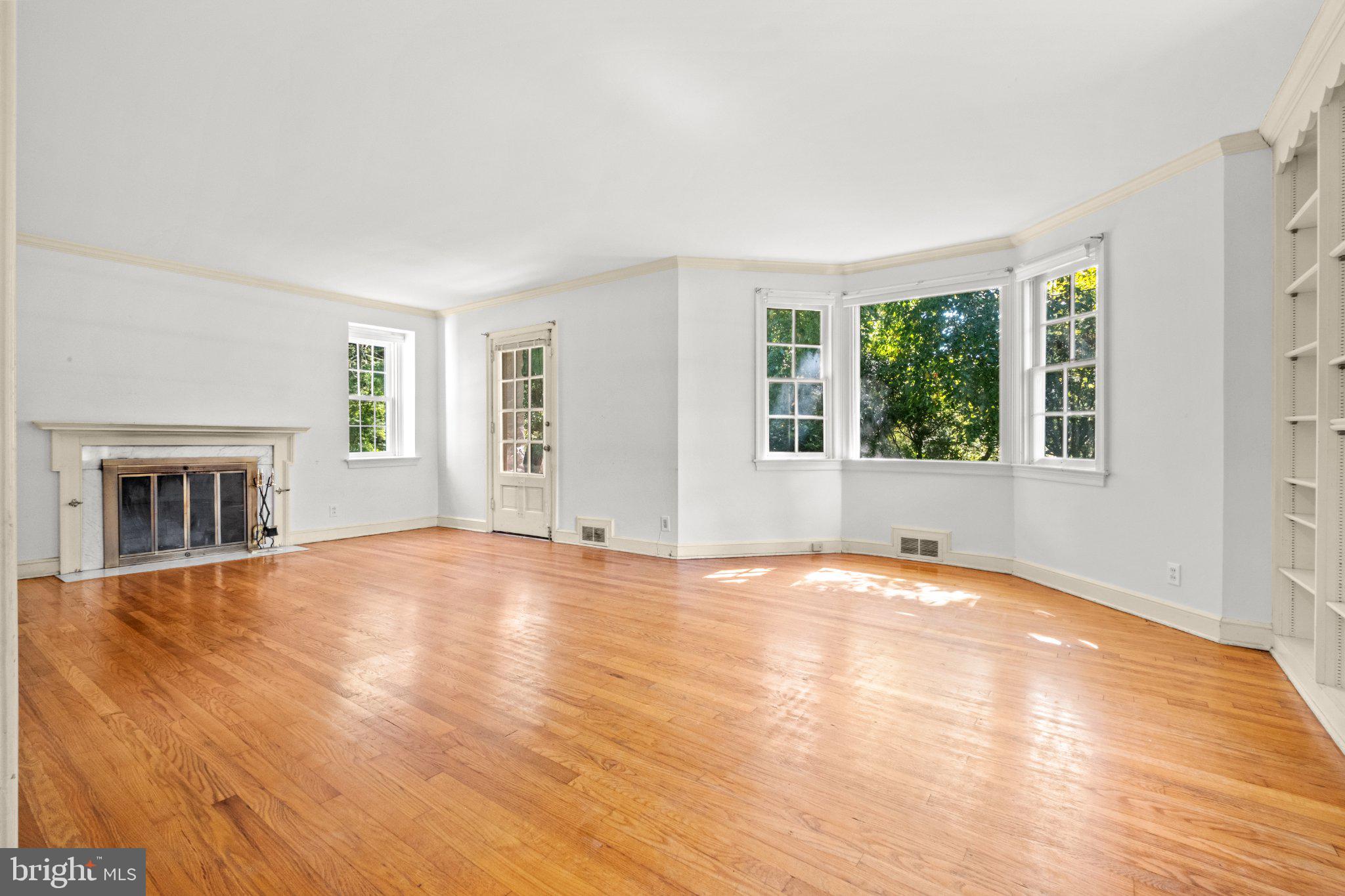 427 COTSWOLD LANE