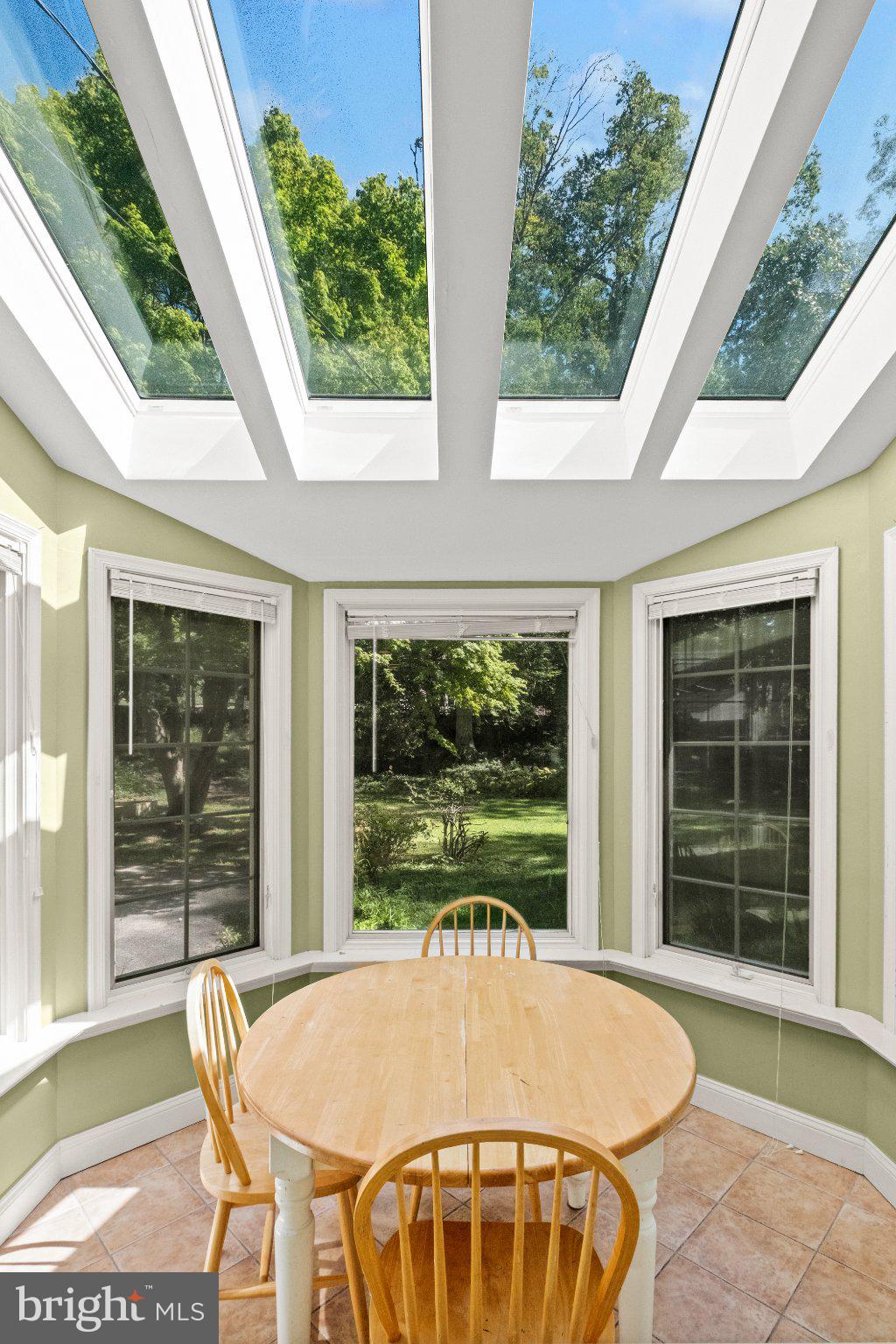 427 COTSWOLD LANE