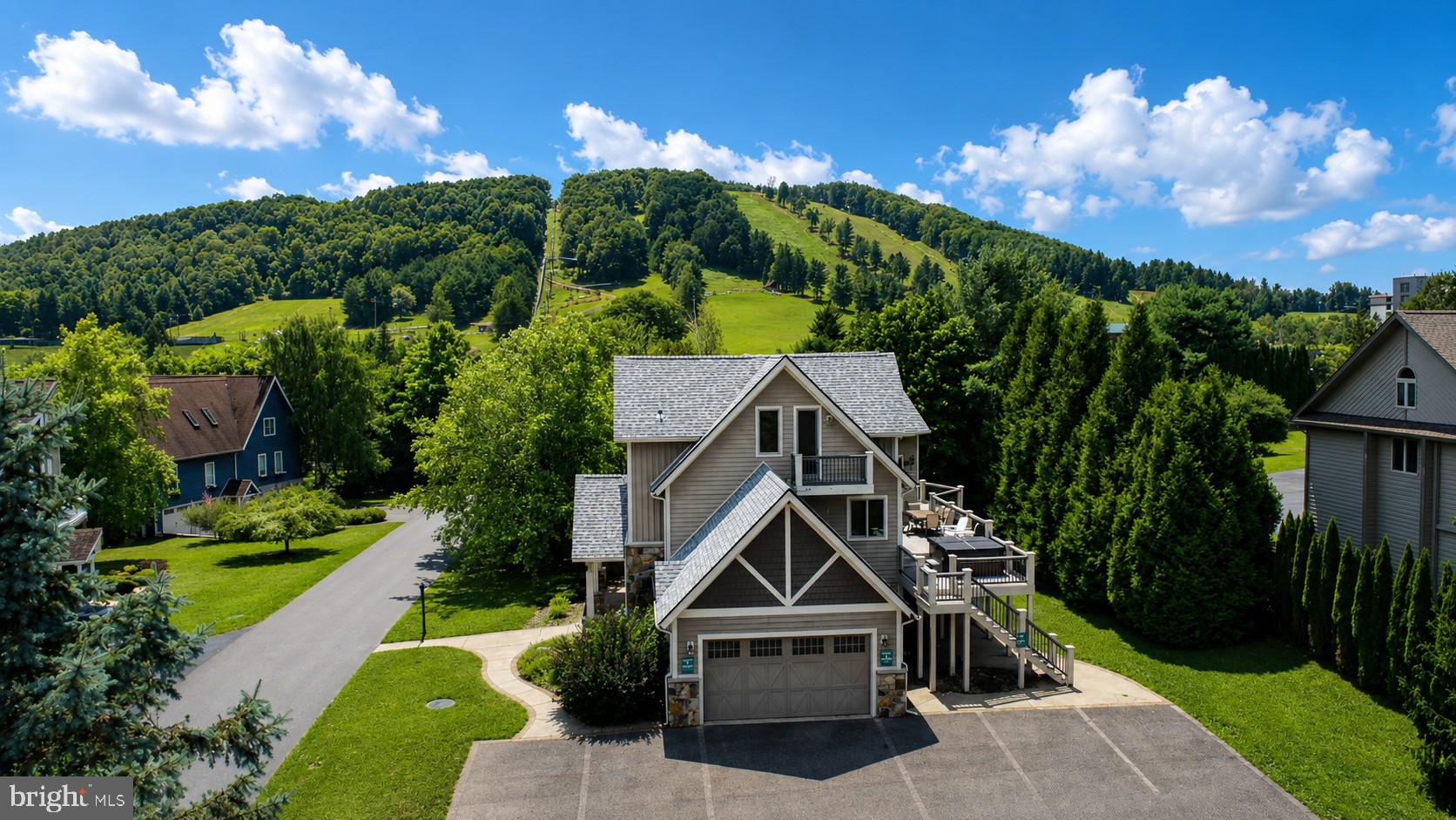 250 LAKE POINTE DRIVE