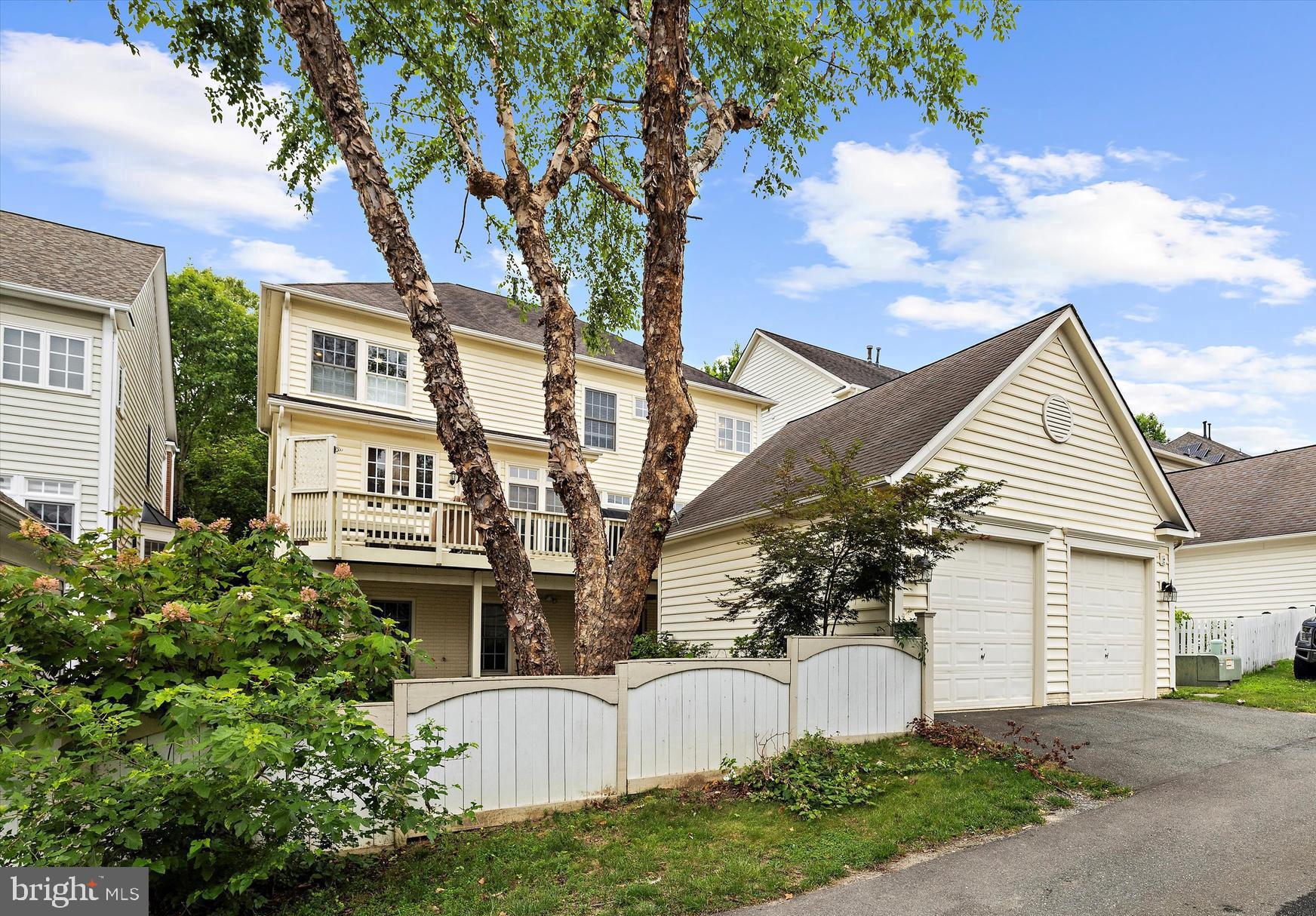 LAKELANDS - Residential