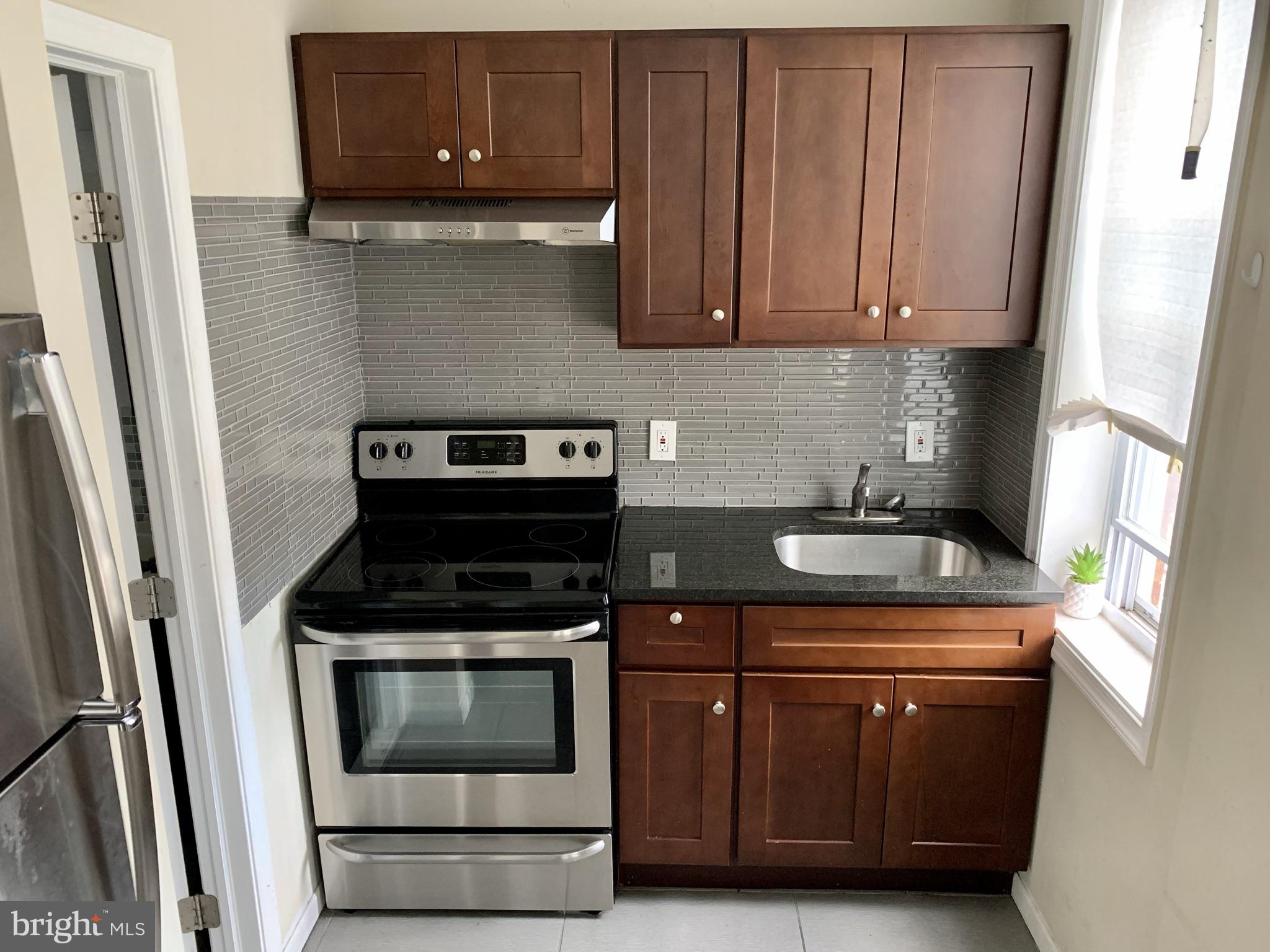 PORT RICHMOND - Residential Lease