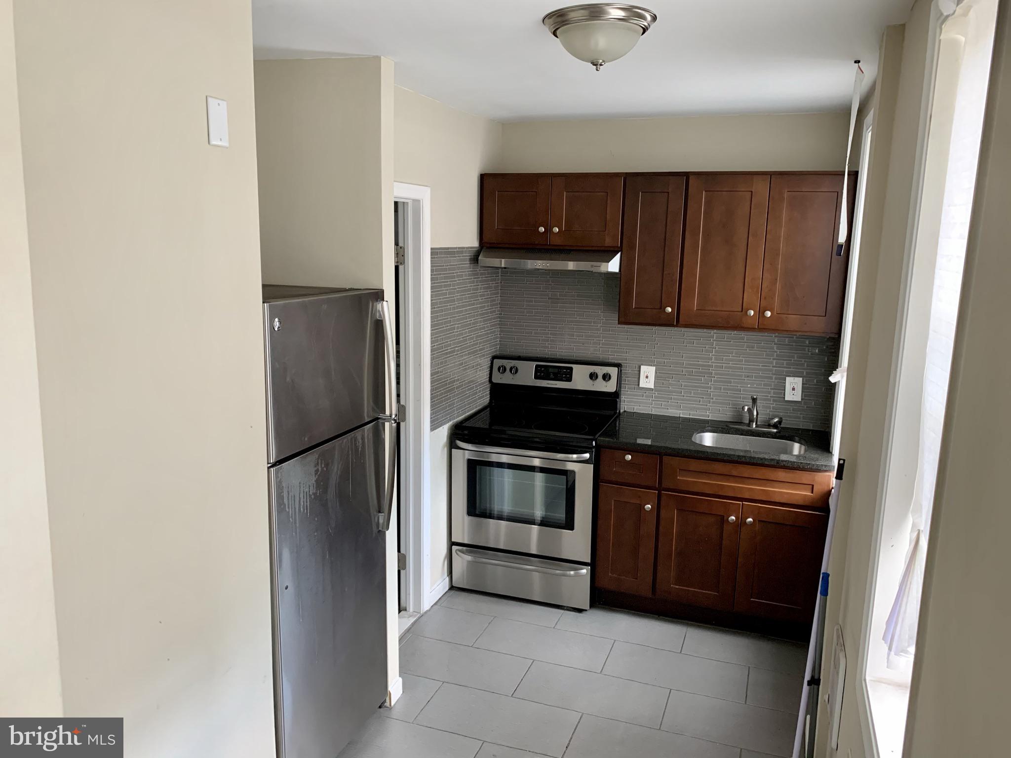 PORT RICHMOND - Residential Lease
