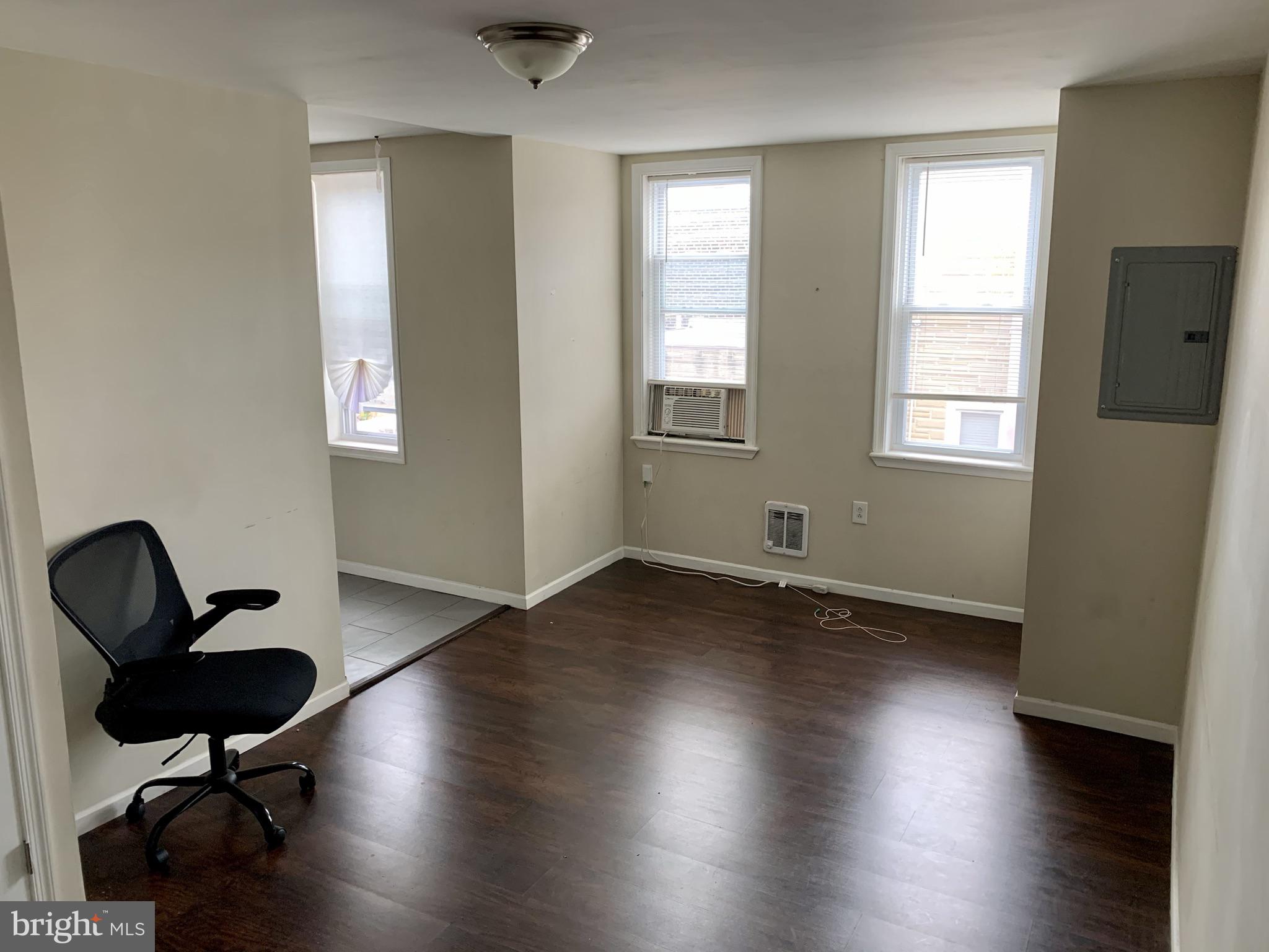 PORT RICHMOND - Residential Lease