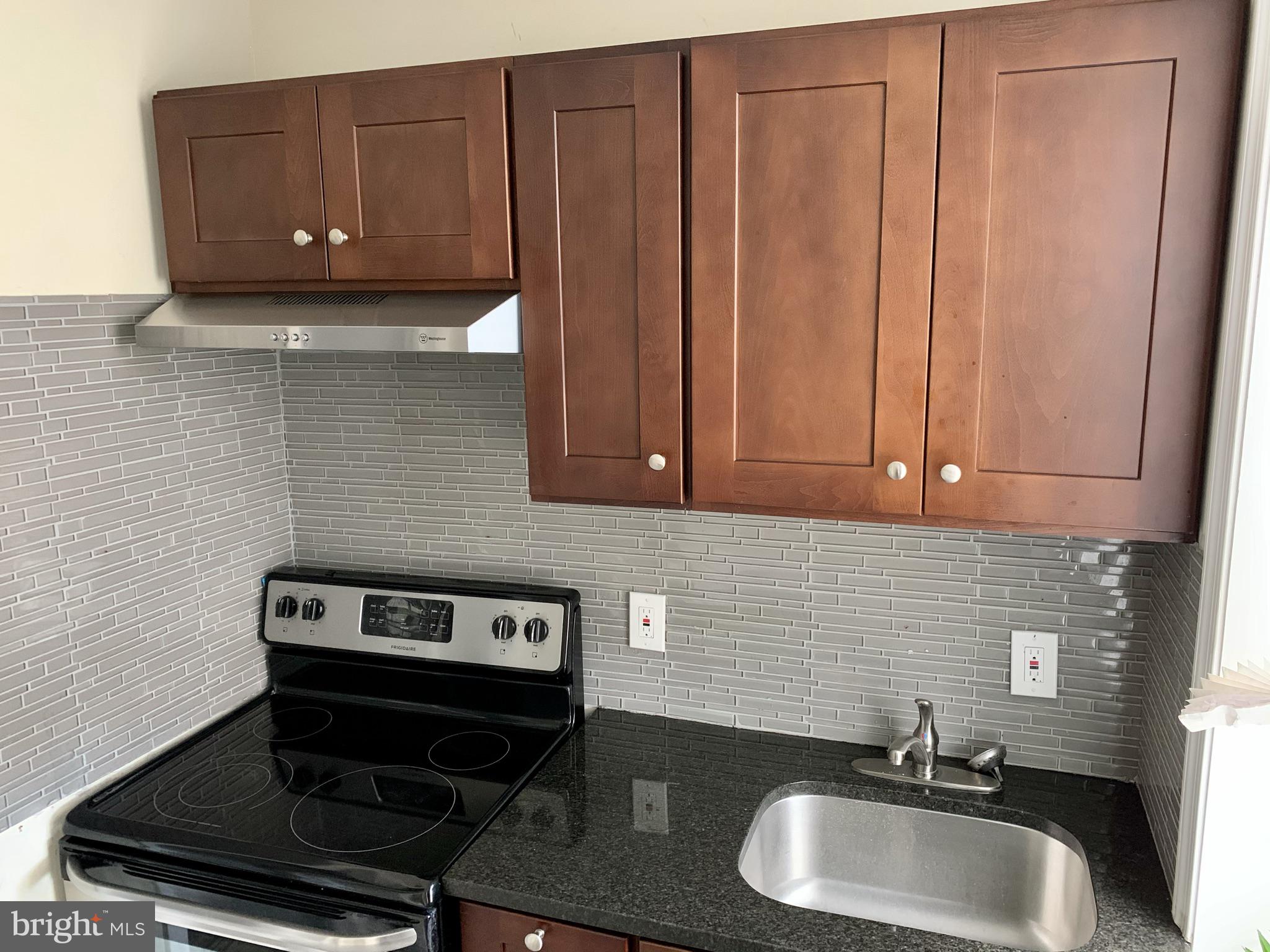 PORT RICHMOND - Residential Lease