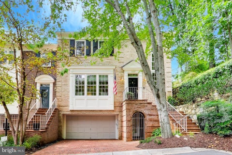 Townhouse For Sale - 8039 Quarry Ridge Way<br/> BETHESDA, MD 20817
