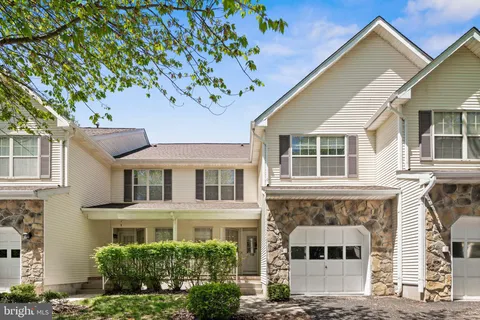 204 Concord Place, North Brunswick, NJ MLS: NJMX2009090