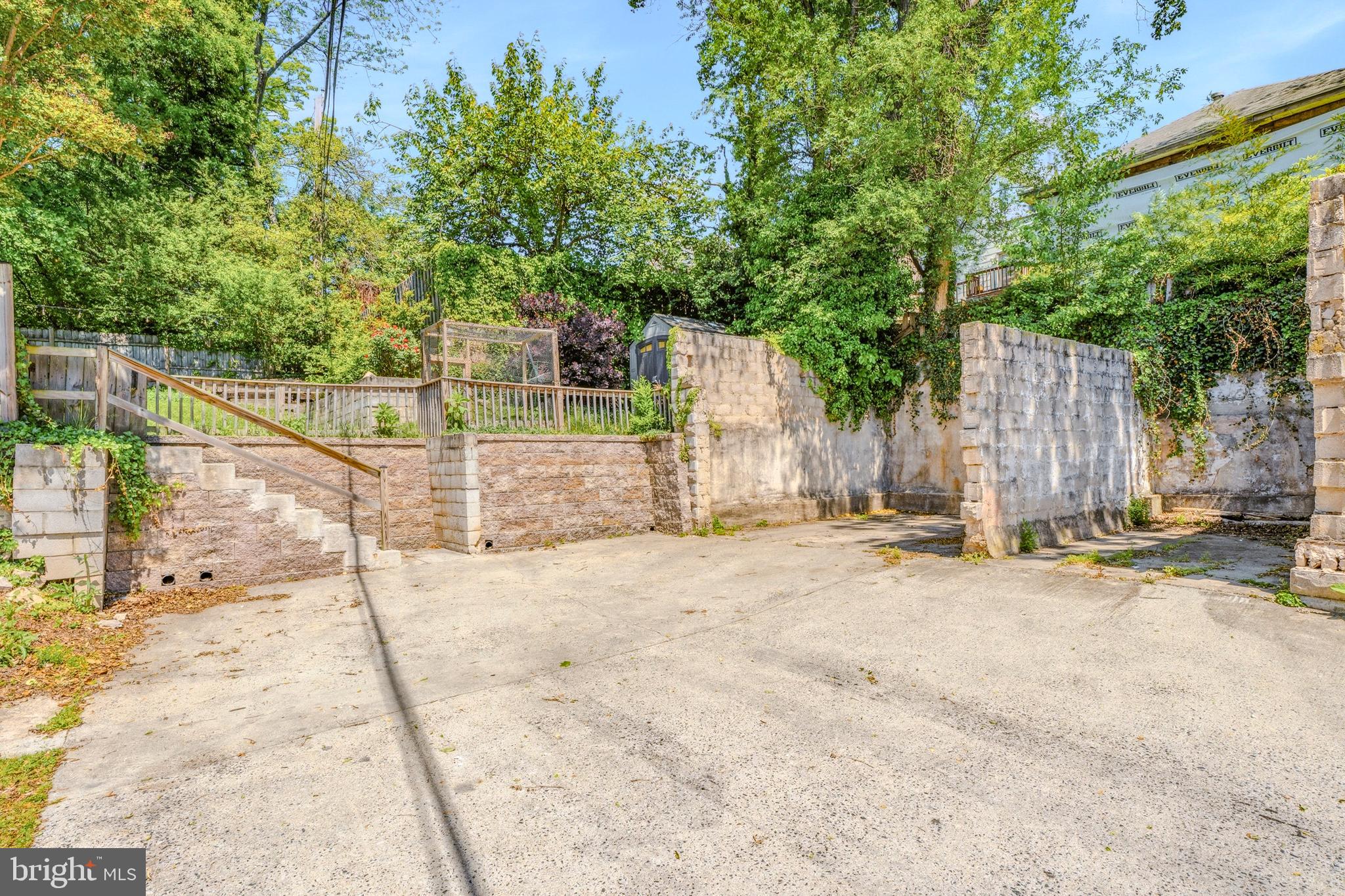 LAURAVILLE HISTORIC DISTRICT - Residential