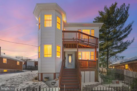 Photo of 2218 S Monroe Street, ARLINGTON, VA 22206 (MLS # VAAR2073274)