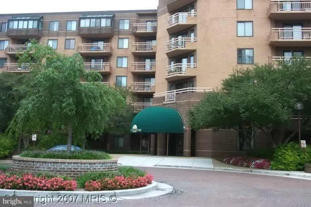 2111 Wisconsin Avenue NW Unit 221, Washington, DC 20007