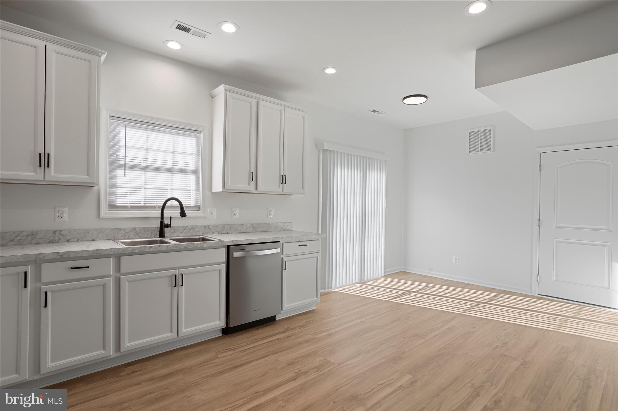 STONEY CREEK - Residential Lease