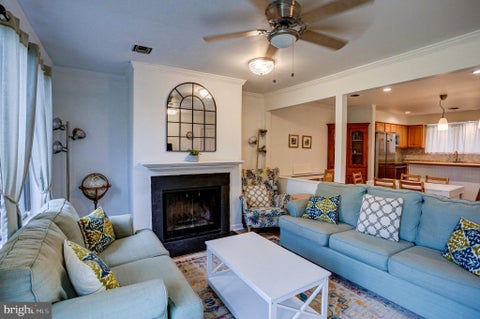 Townhouse For Sale - 97 Palace Court<br/> Bucks County, CHALFONT, PA 18914