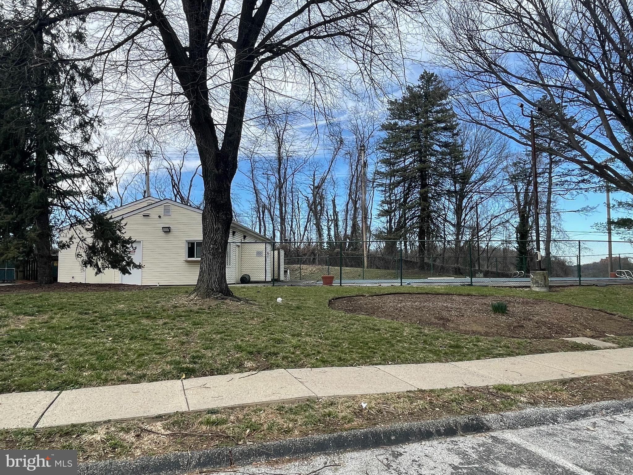 MEDFIELD - Residential