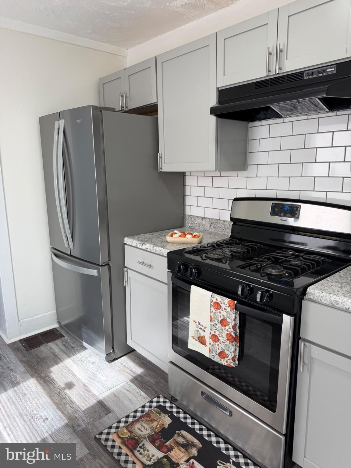 837 LOCUST STREET
